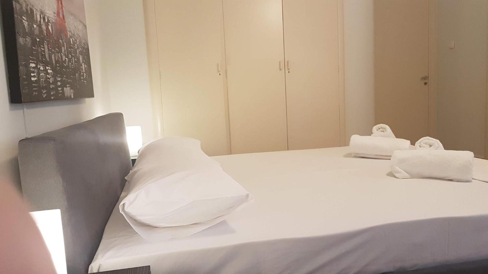 Violet Errathens Apartment - Athens Center, 7 BD, 3 BATH