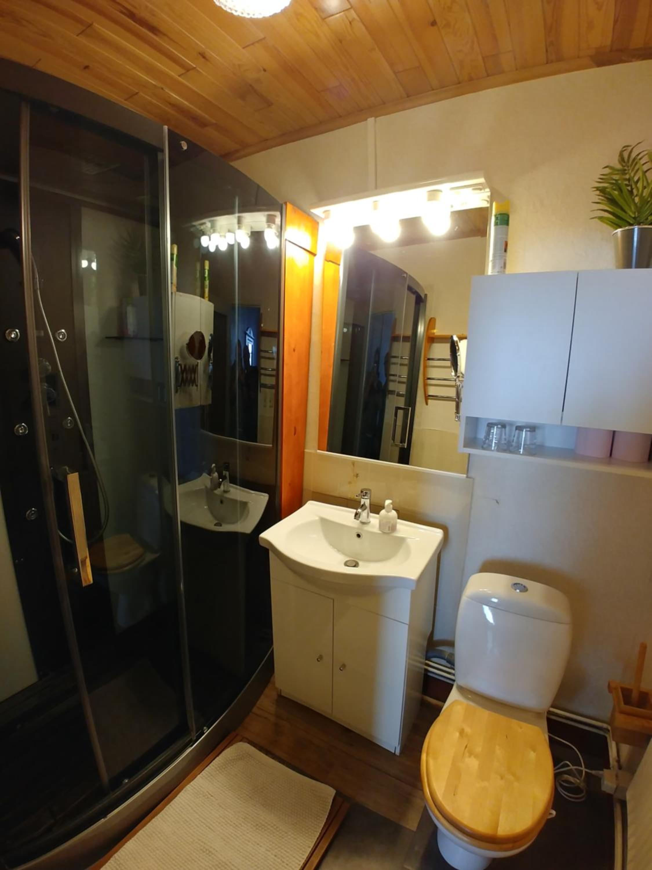 Manoir Le Cristal , grosses reductions sur les entrées du Futuroscpe, petites et grandes chambres familiales