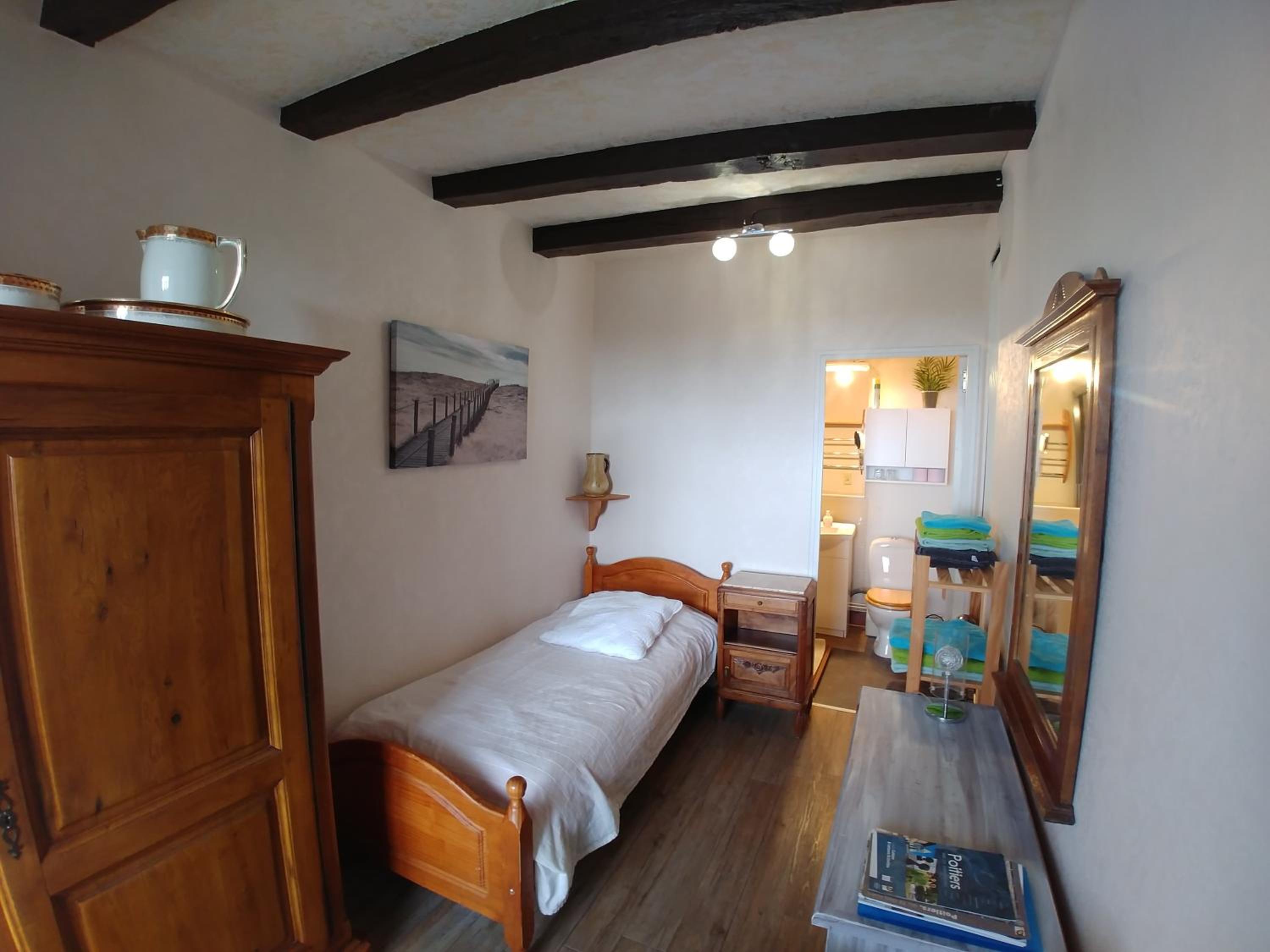 Manoir Le Cristal , grosses reductions sur les entrées du Futuroscpe, petites et grandes chambres familiales