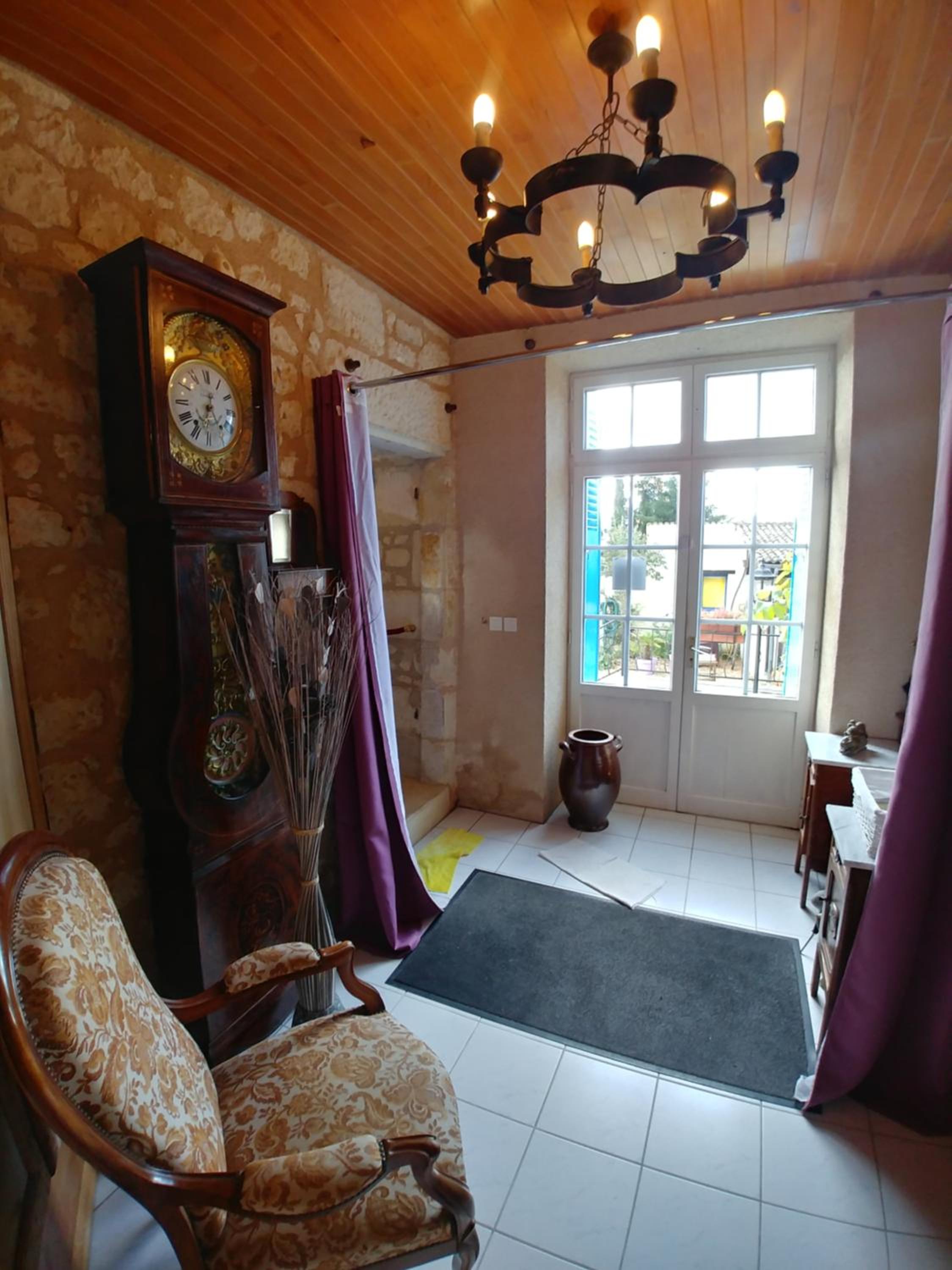 Manoir Le Cristal , grosses reductions sur les entrées du Futuroscpe, petites et grandes chambres familiales