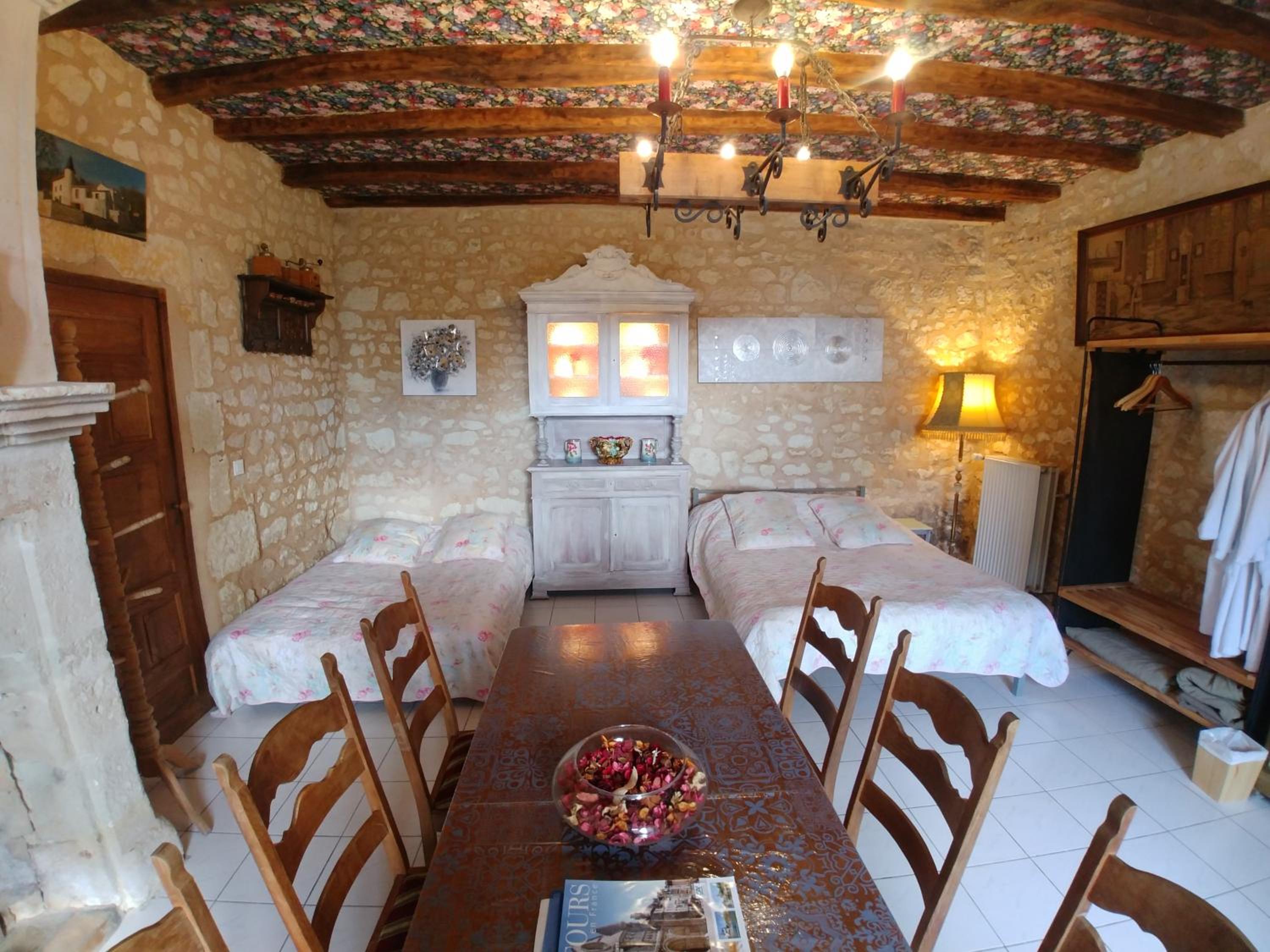 Manoir Le Cristal , grosses reductions sur les entrées du Futuroscpe, petites et grandes chambres familiales