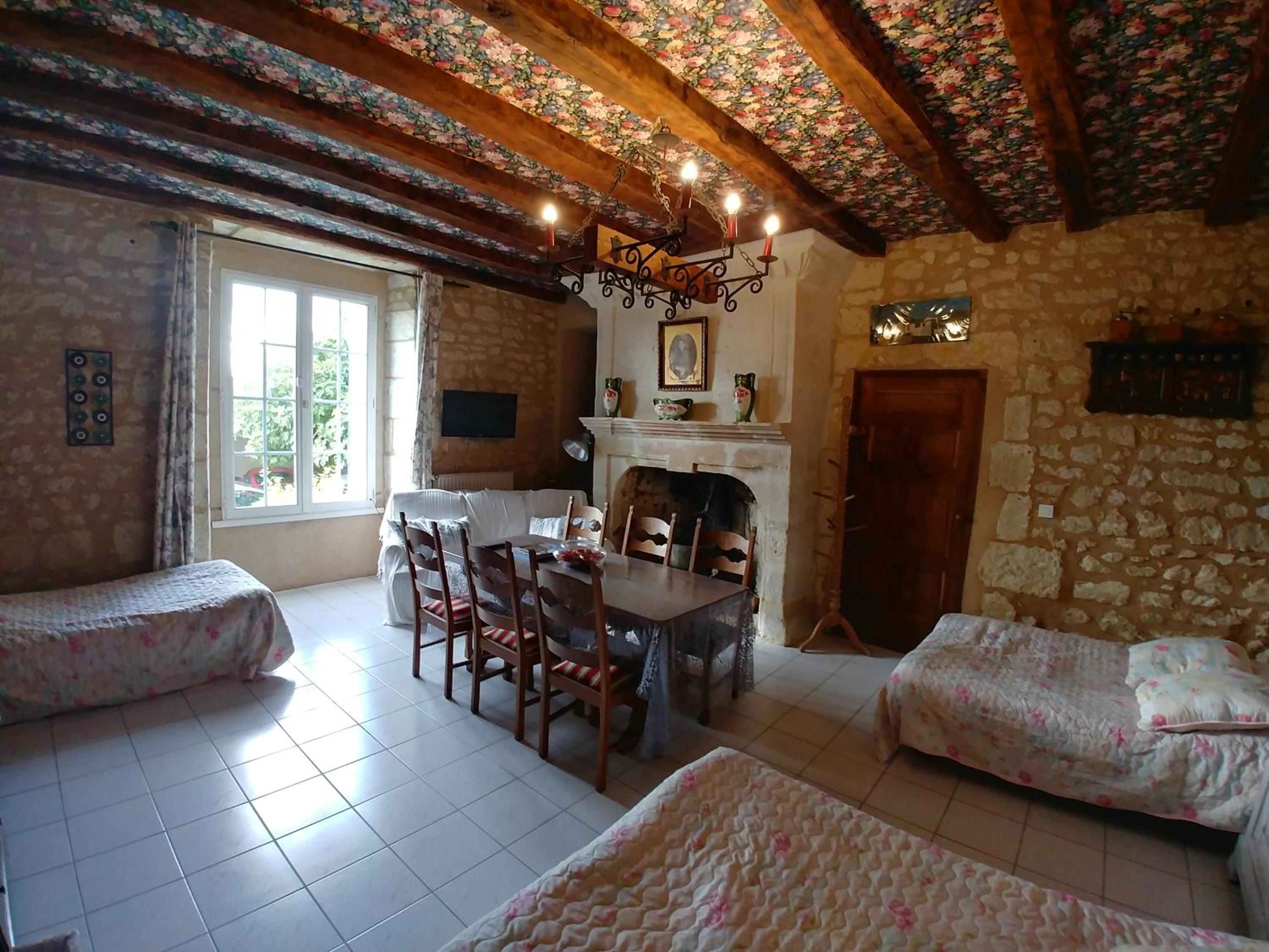 Manoir Le Cristal , grosses reductions sur les entrées du Futuroscpe, petites et grandes chambres familiales