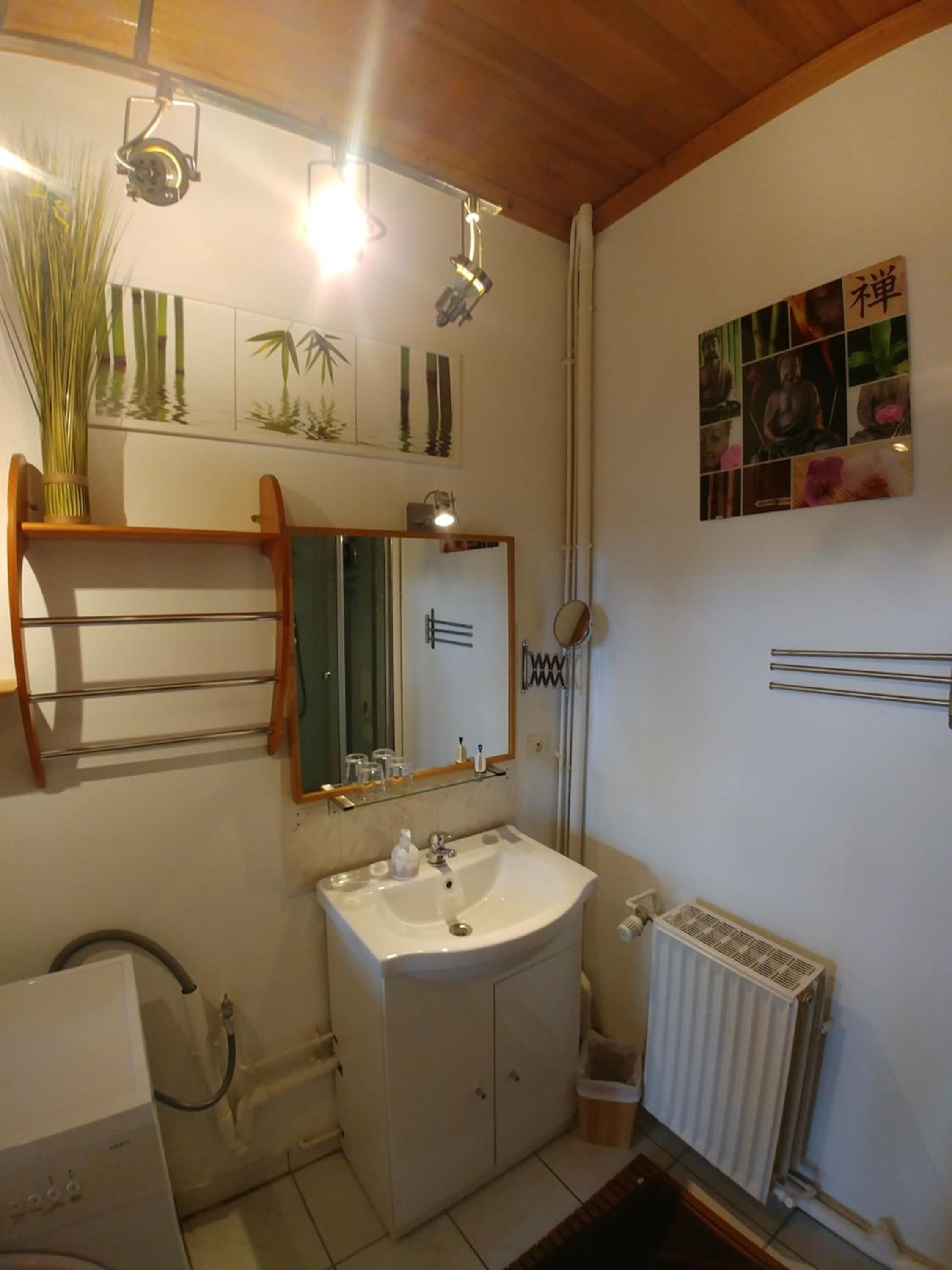 Manoir Le Cristal , grosses reductions sur les entrées du Futuroscpe, petites et grandes chambres familiales