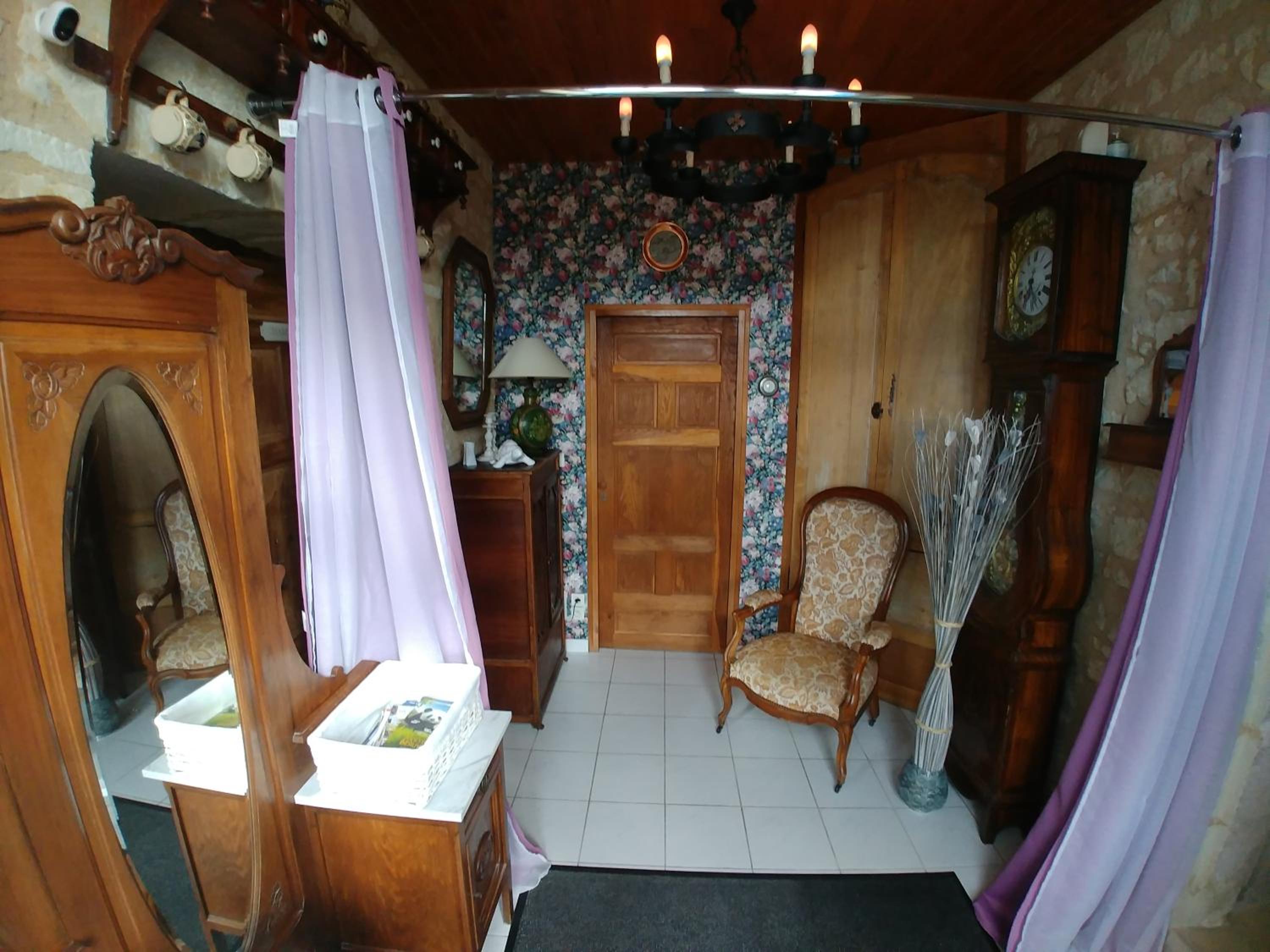 Manoir Le Cristal , grosses reductions sur les entrées du Futuroscpe, petites et grandes chambres familiales