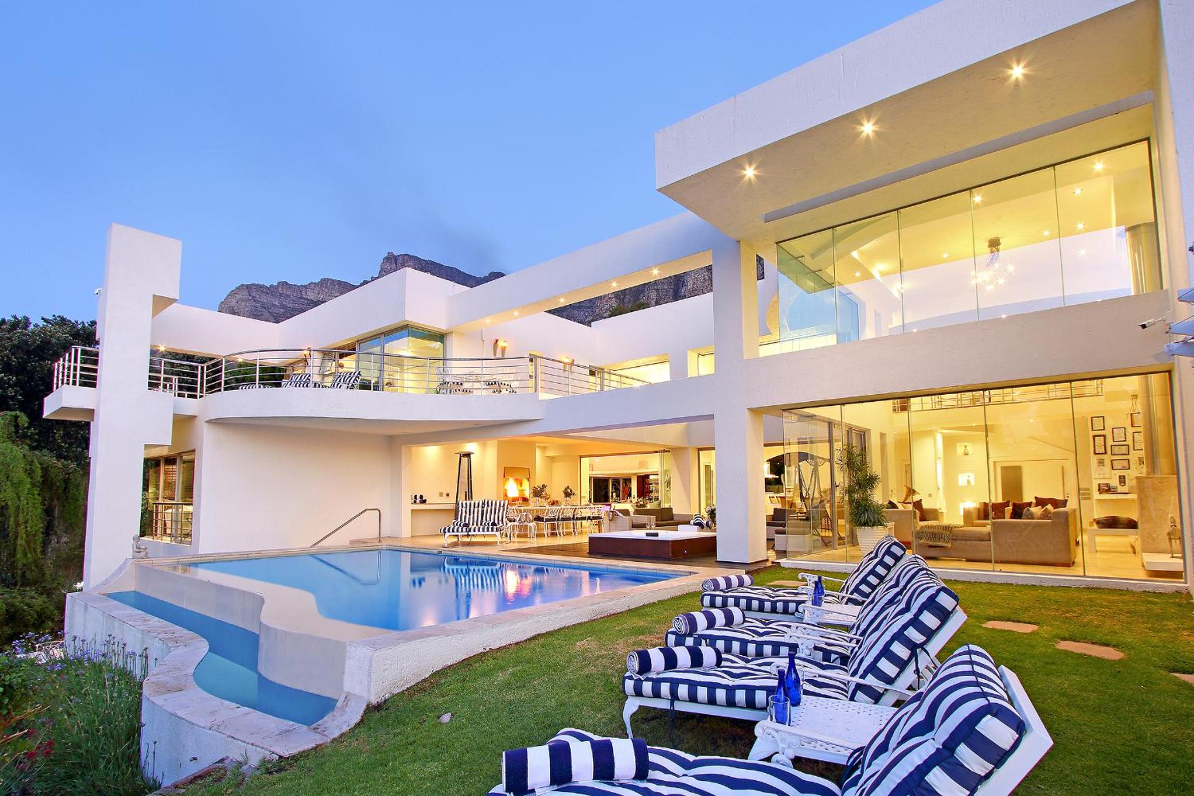 Hollywood Mansion & Spa Camps Bay view 3