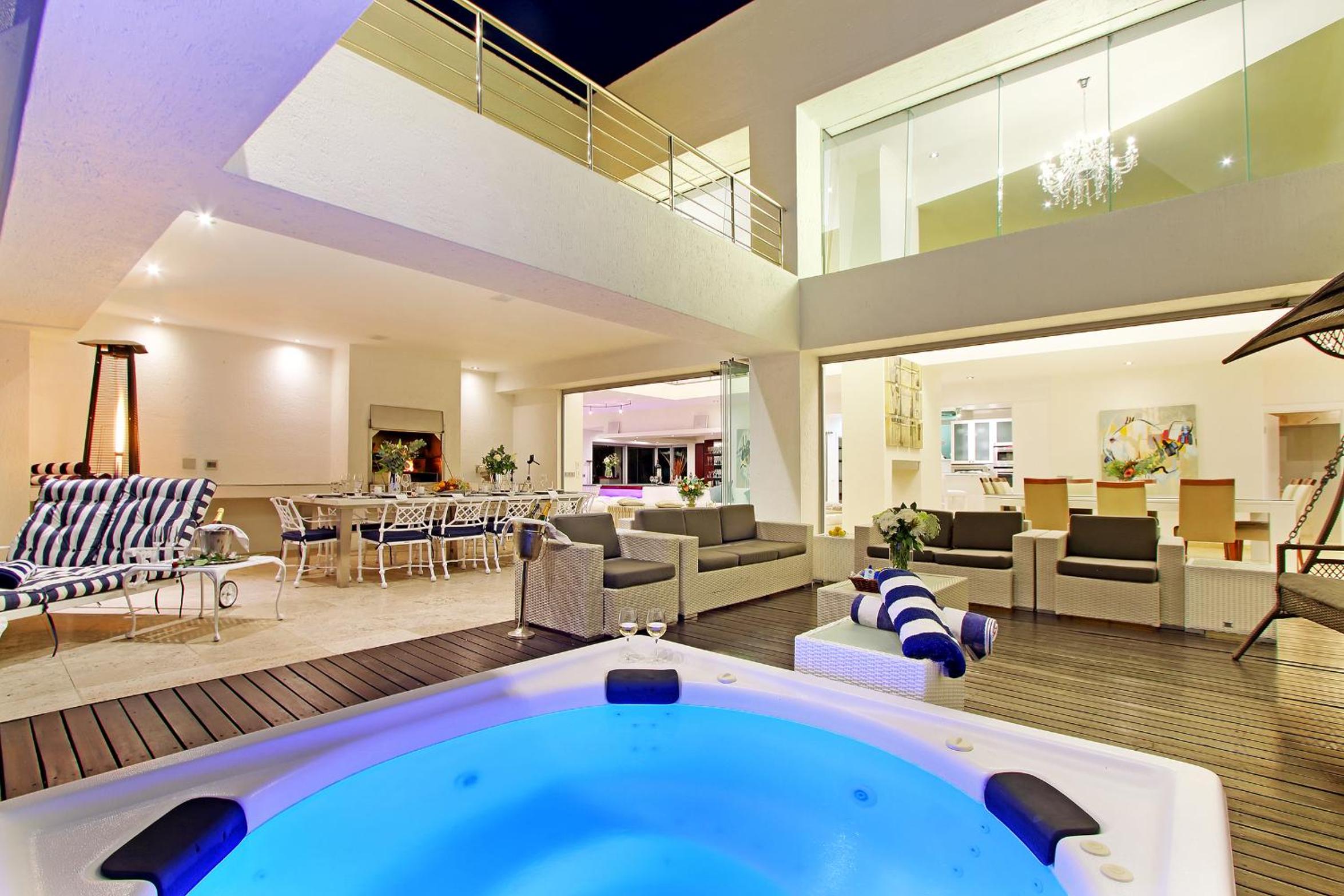Hollywood Mansion & Spa Camps Bay view 5