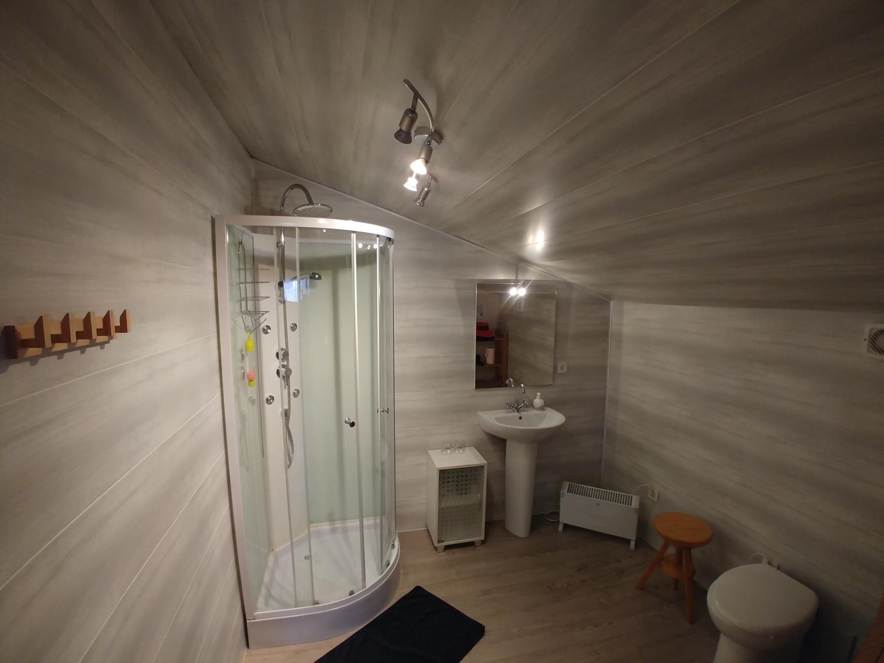Manoir Le Cristal , grosses reductions sur les entrées du Futuroscpe, petites et grandes chambres familiales