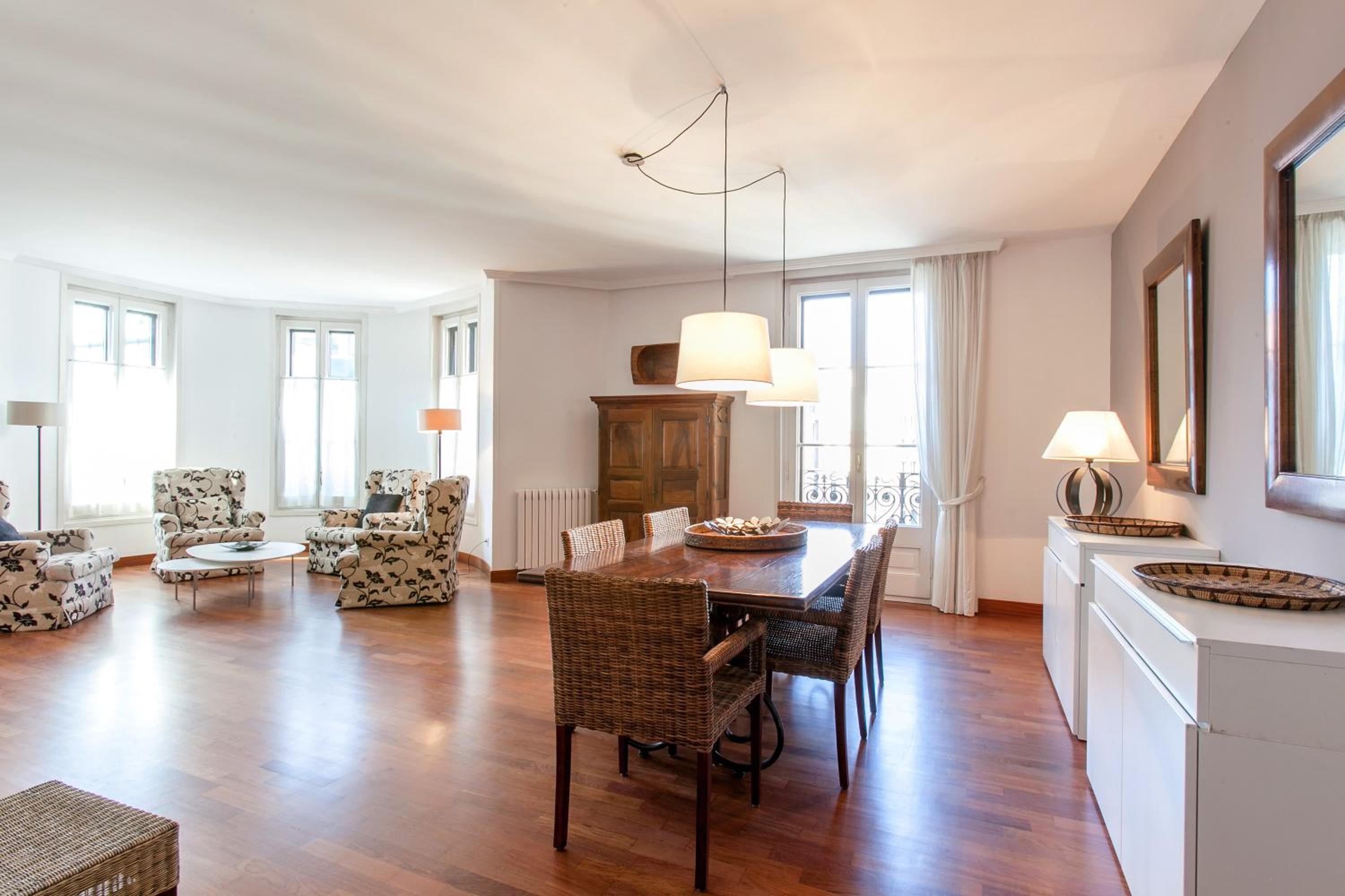 Serennia Apartamentos Ramblas - Plaça Catalunya