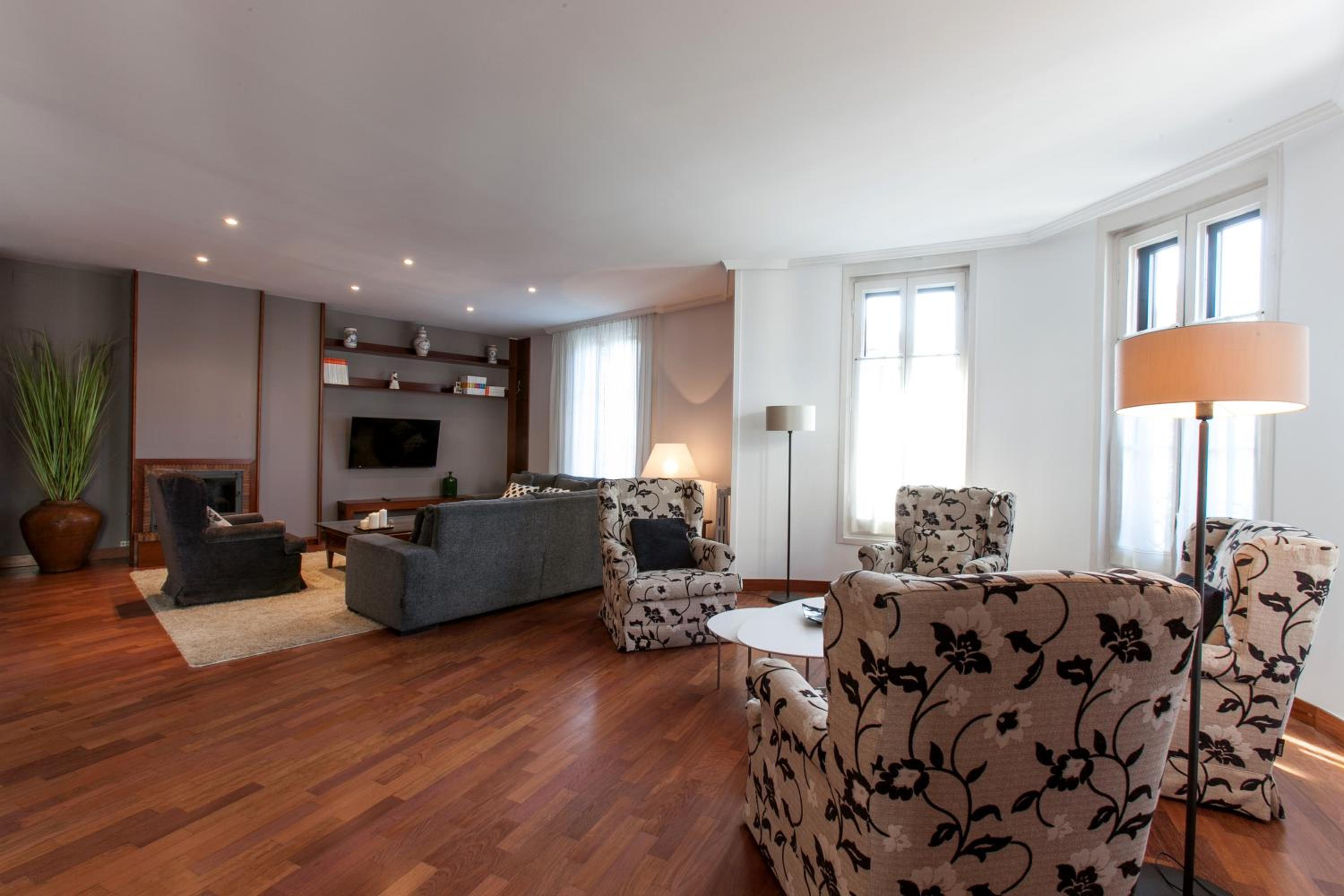 Serennia Apartamentos Ramblas - Plaça Catalunya