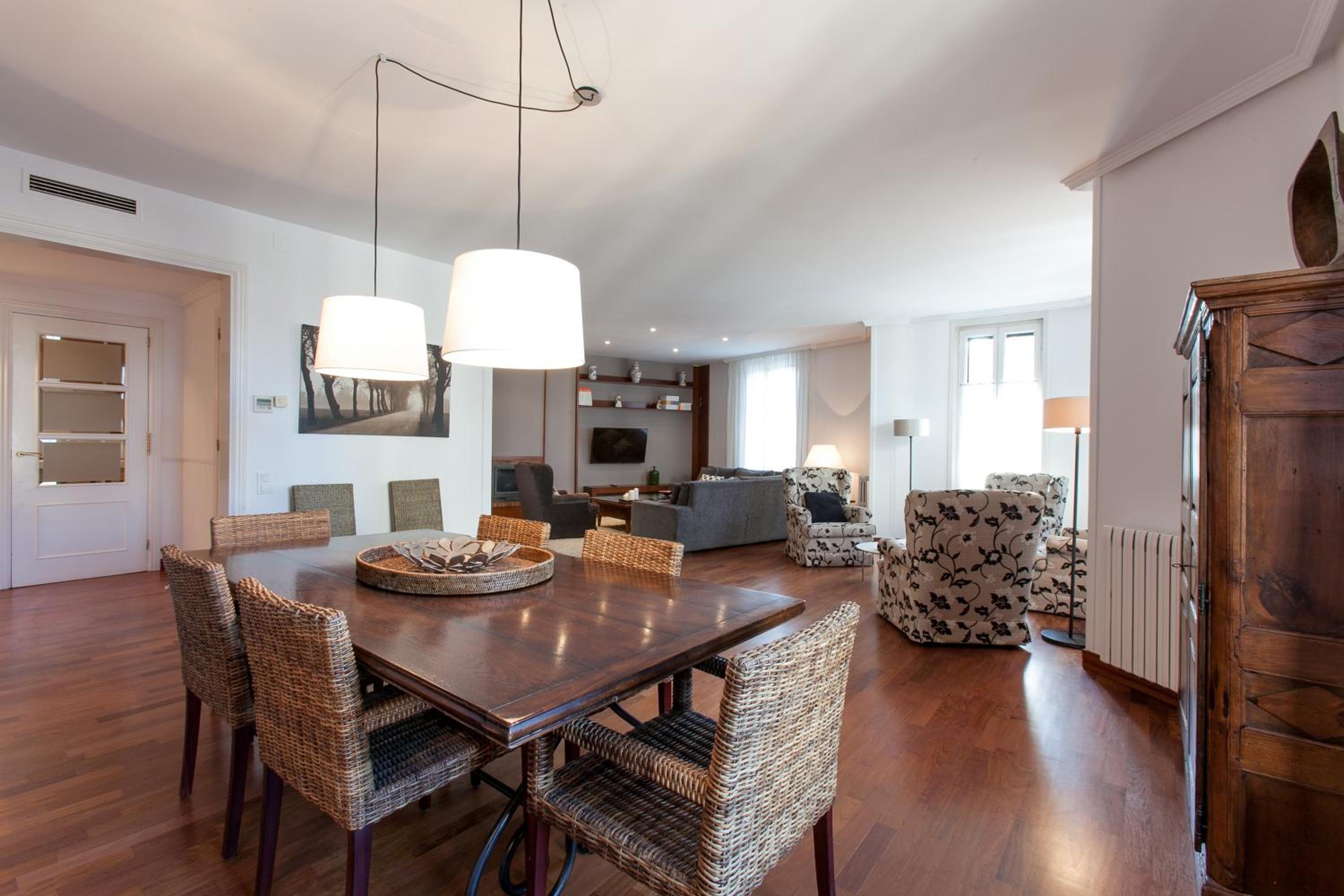 Serennia Apartamentos Ramblas - Plaça Catalunya