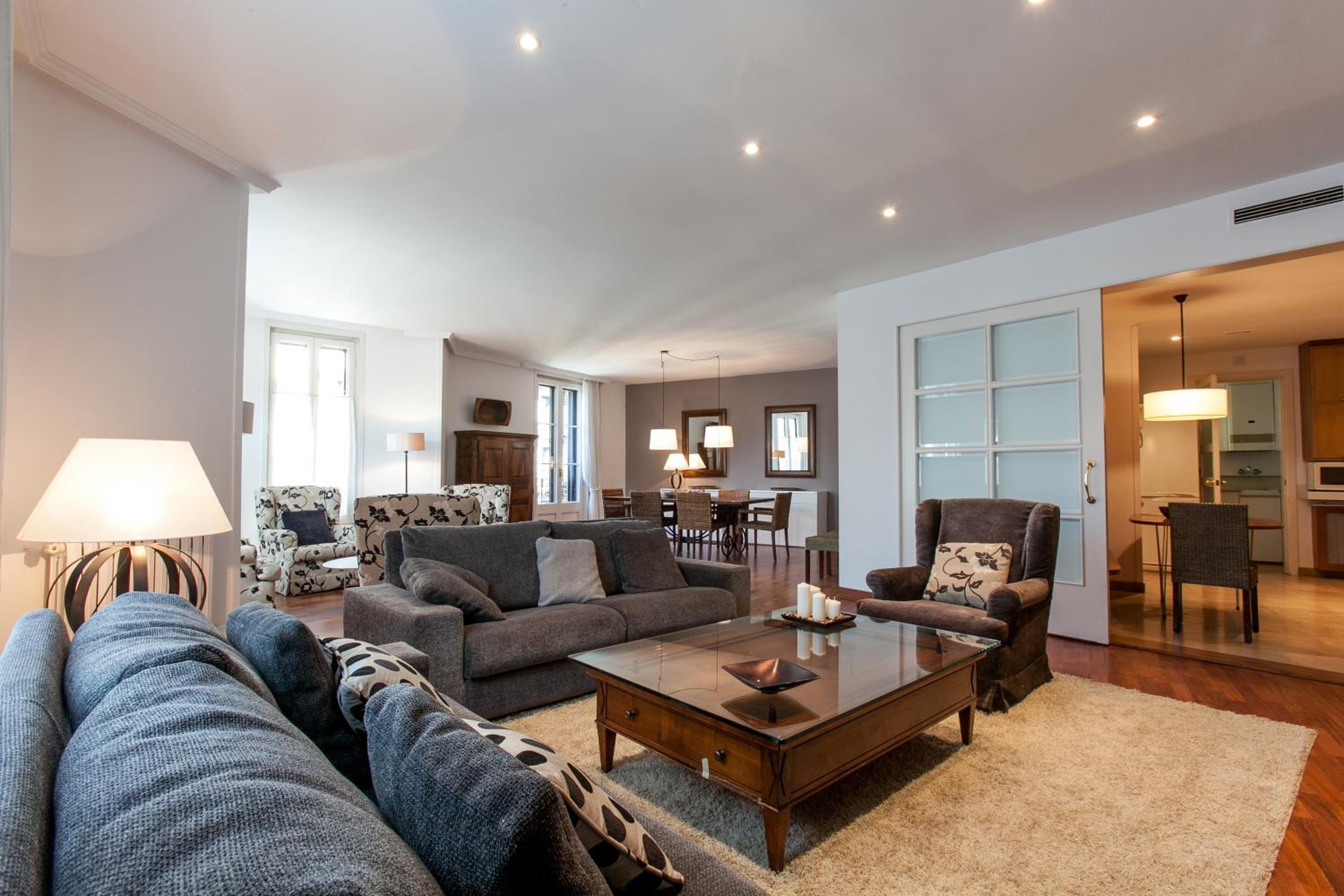 Serennia Apartamentos Ramblas - Plaça Catalunya