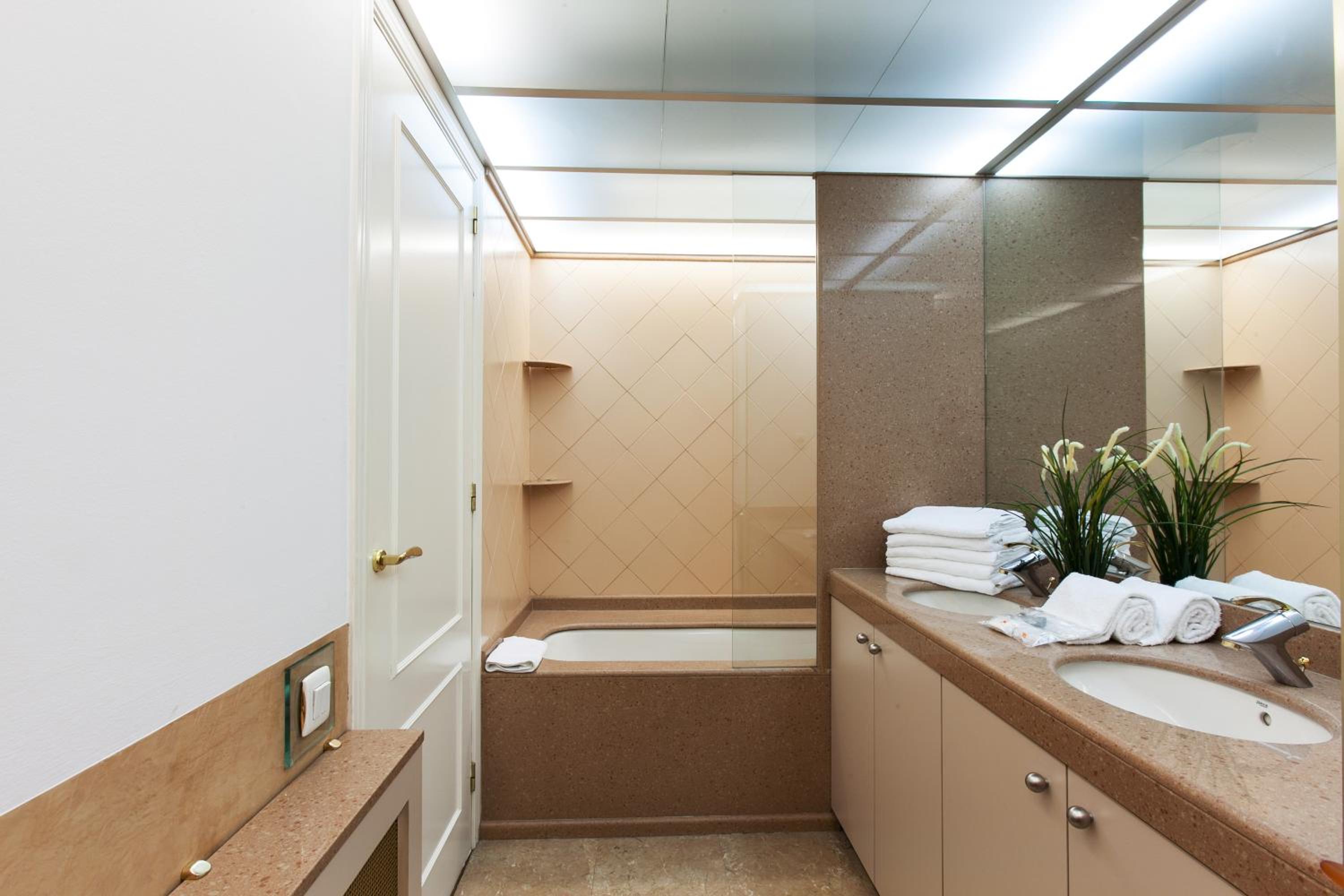 Serennia Apartamentos Ramblas - Plaça Catalunya