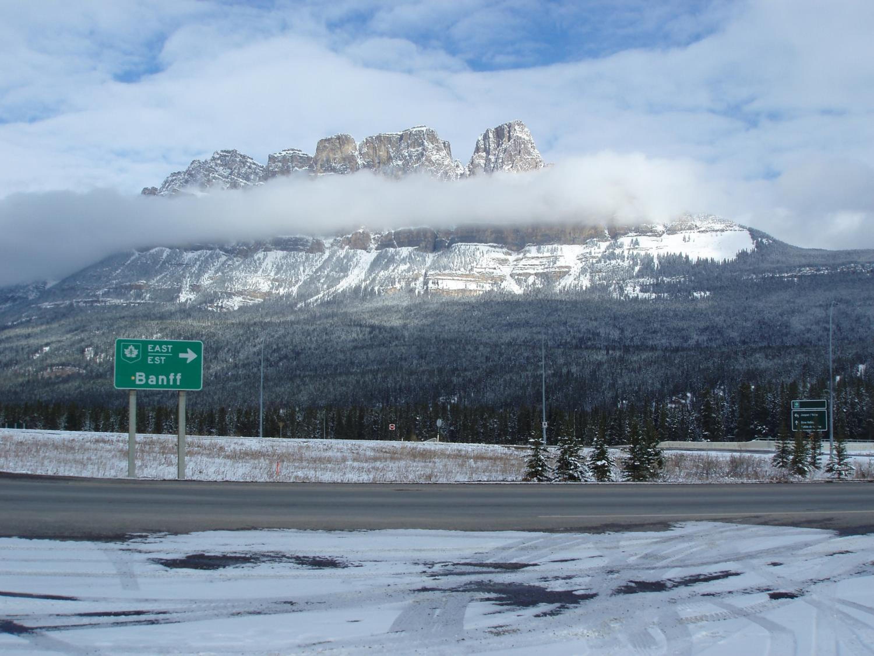HI Castle Mountain - Hostel