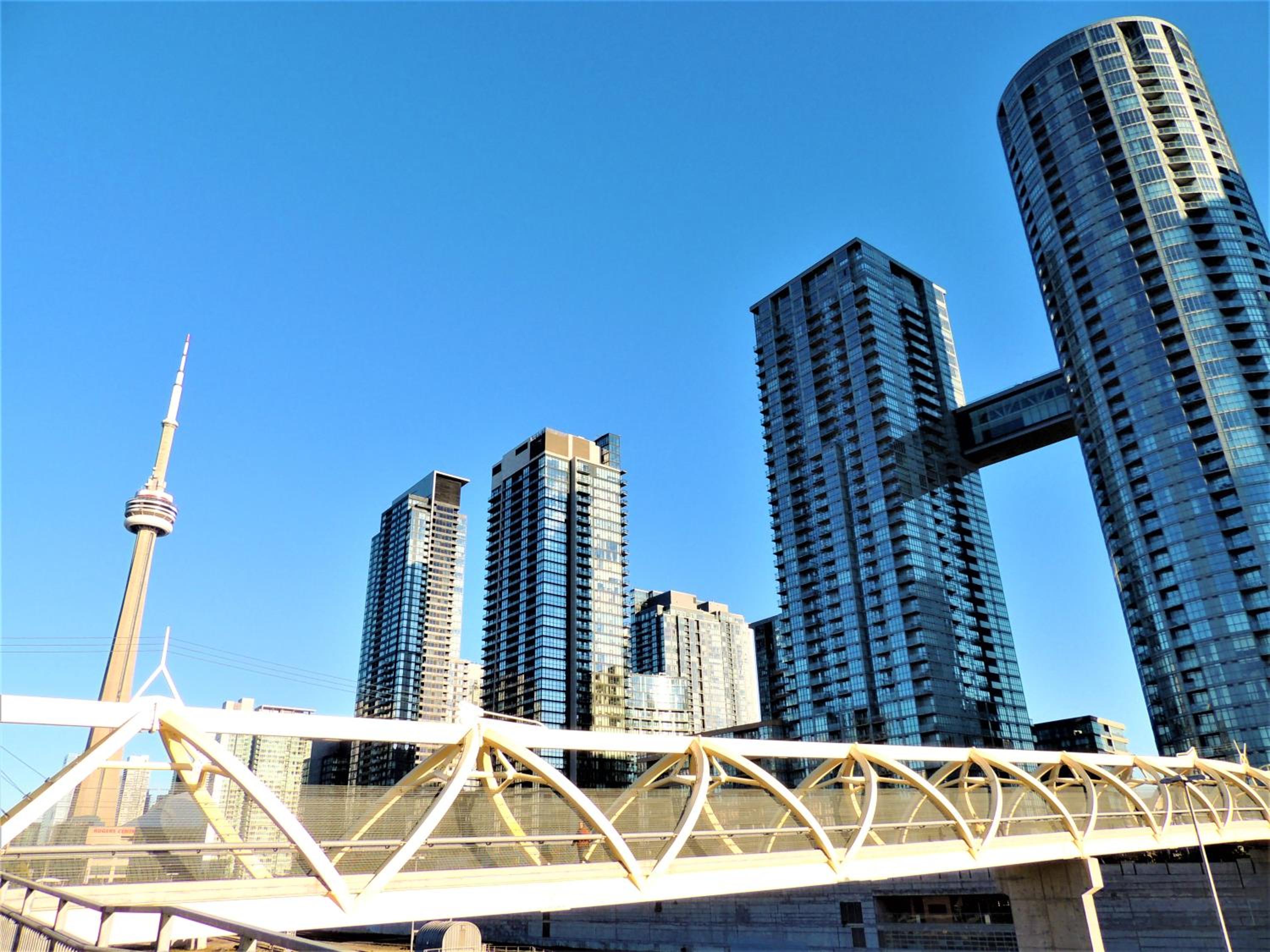 TVHR - Luxury Condos in Heart of Downtown with Breakfast