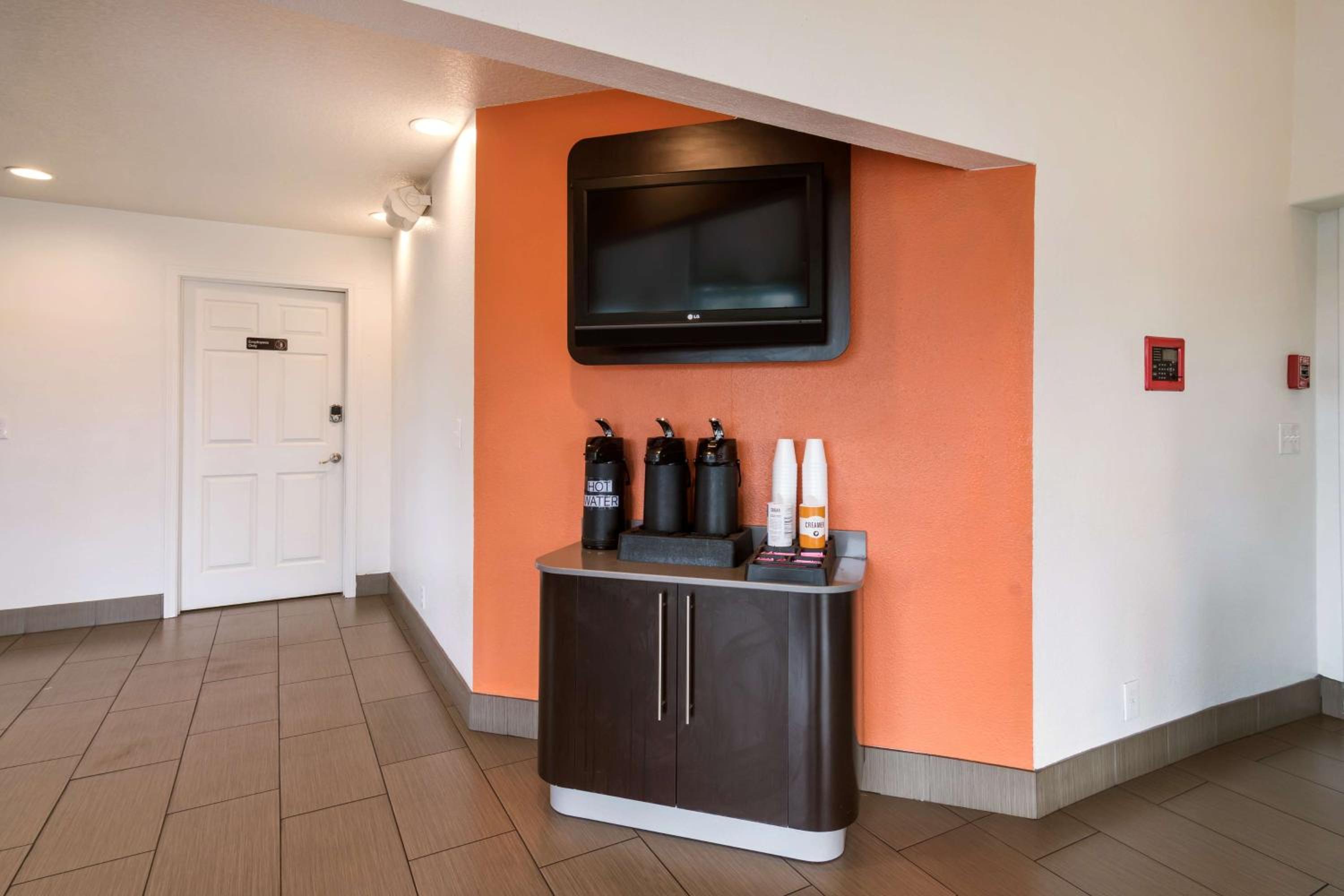 Vancouver Vacations - Motel 6-Vancouver, WA - Property Image 7