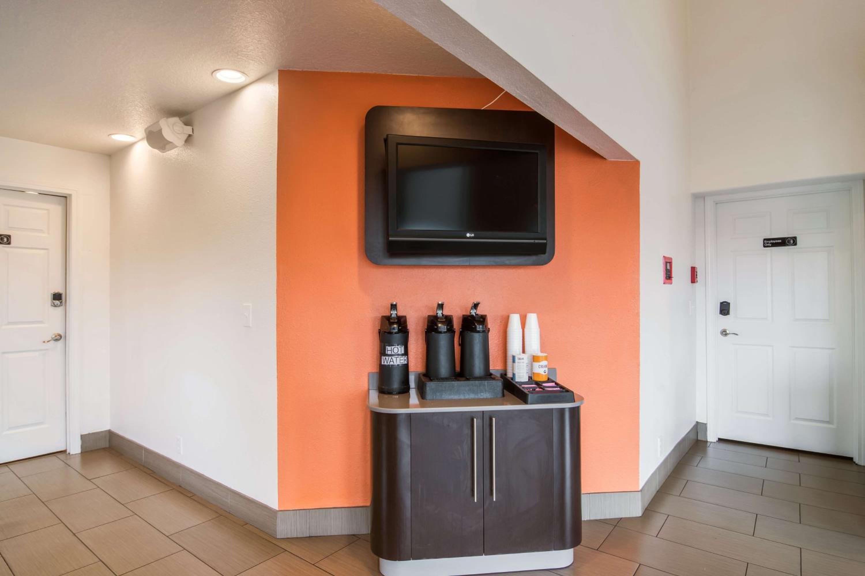 Vancouver Vacations - Motel 6-Vancouver, WA - Property Image 8