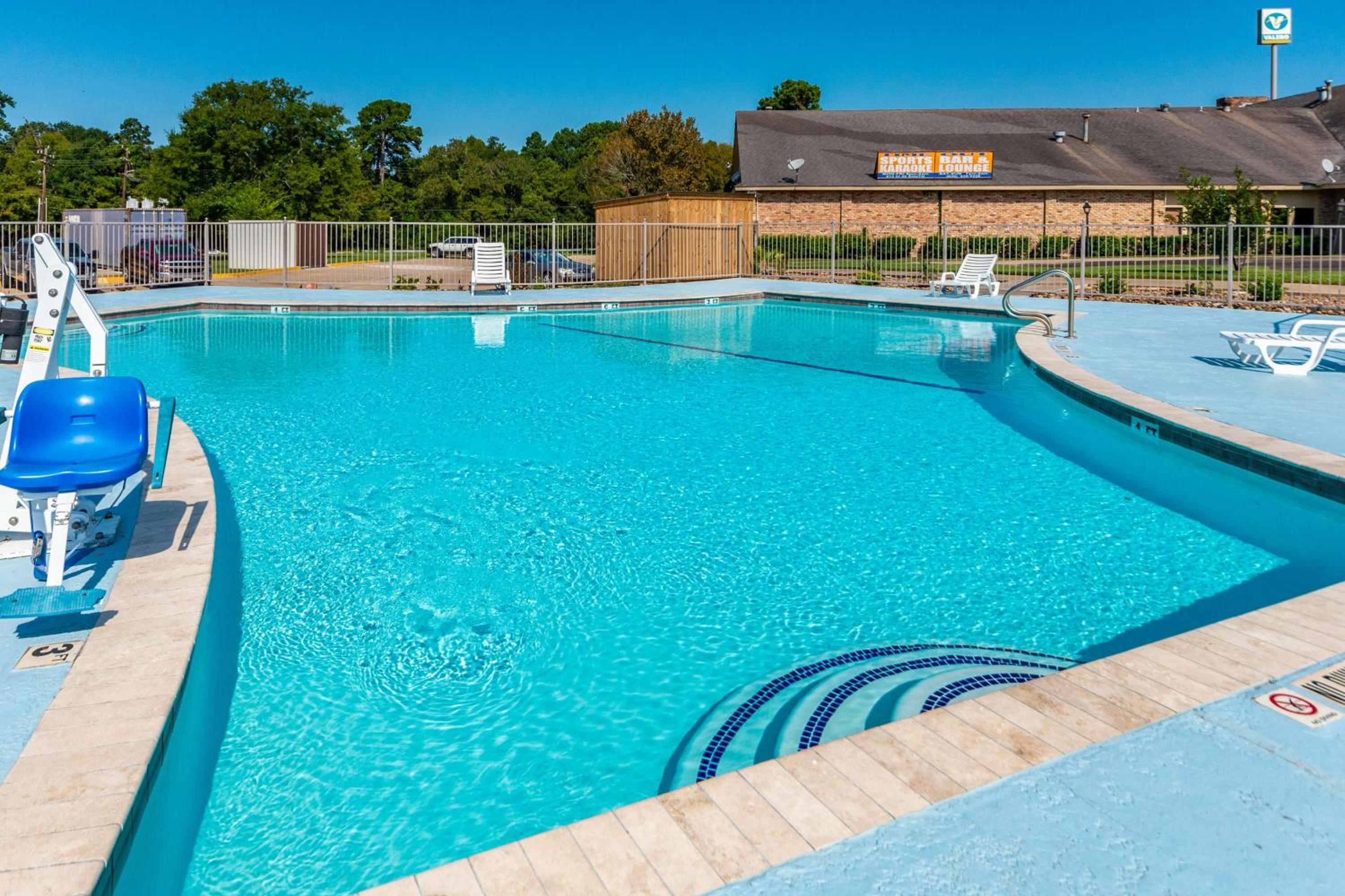 Studio 6-Huntsville, TX view 4