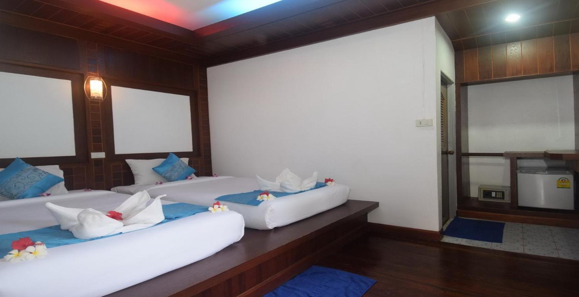 Lanta Long Beach Hostel