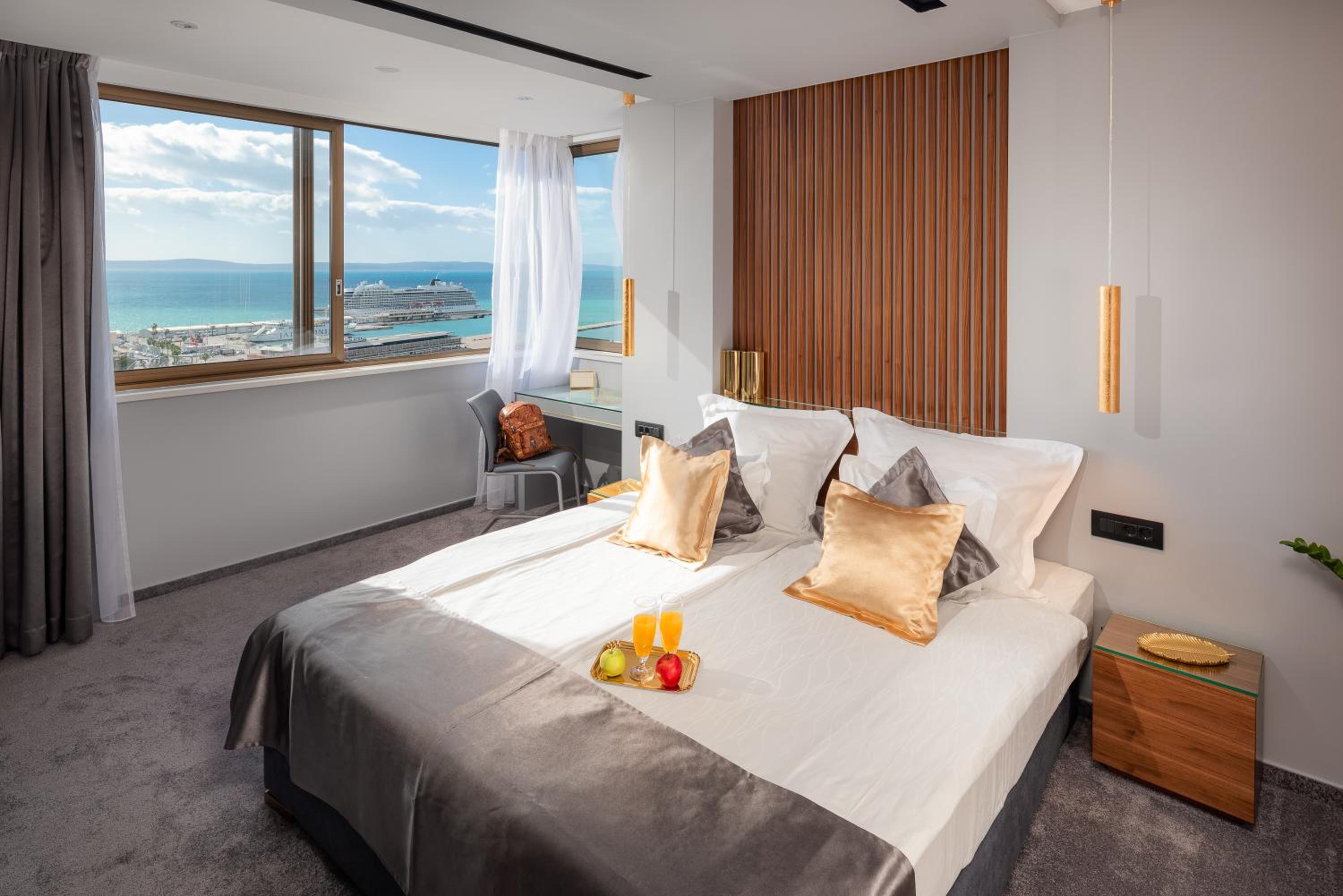 Royal Suites Sky photo 2