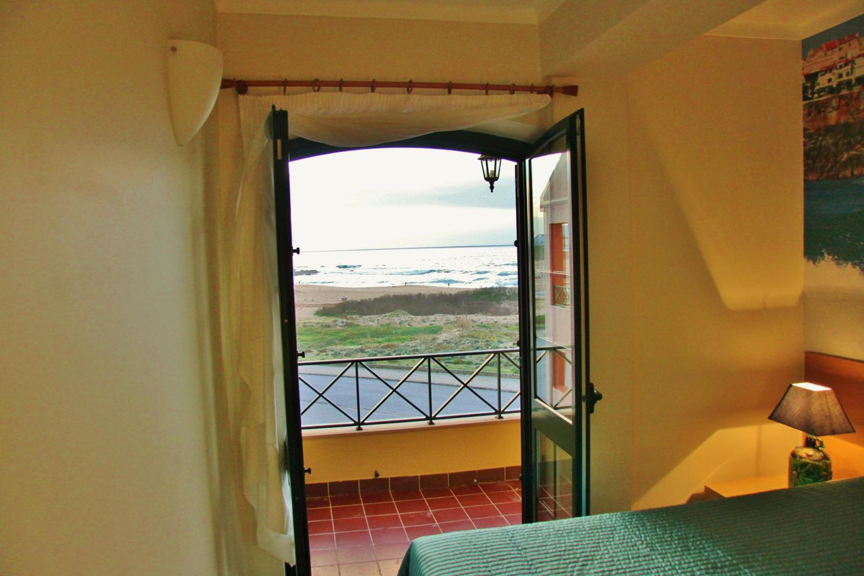 Supertubos Beach Hostel view 4