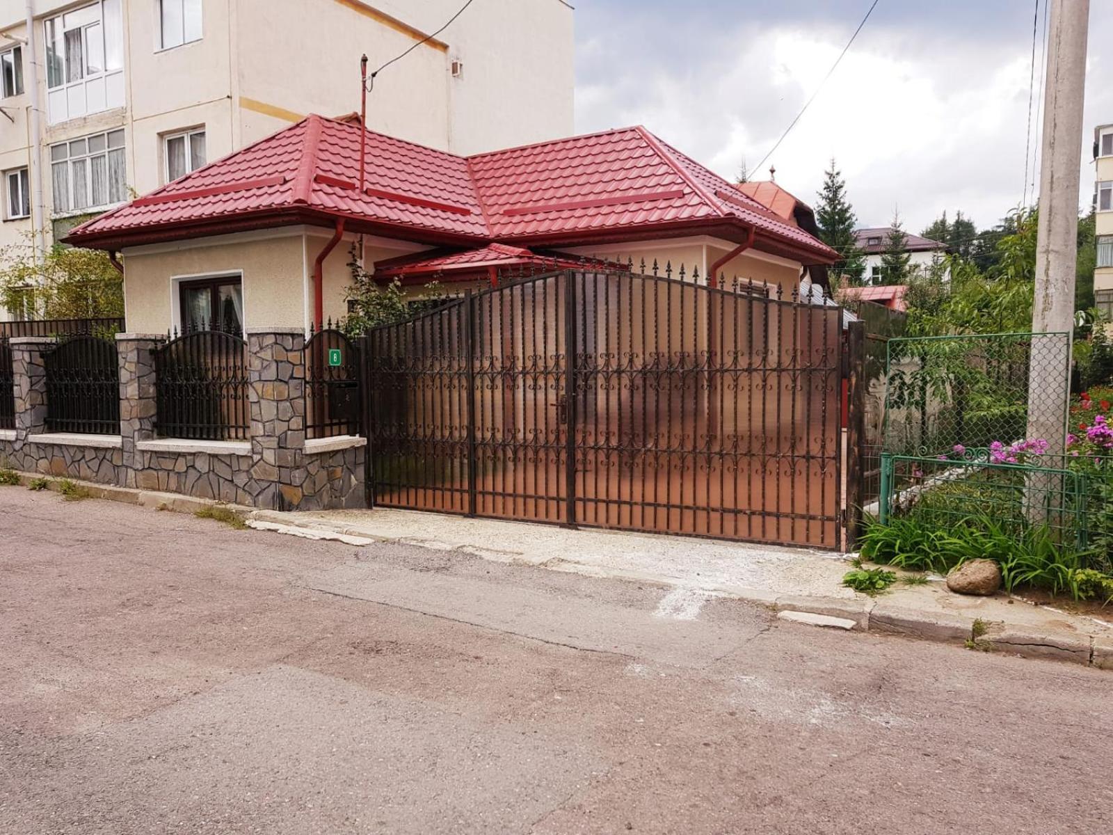 Casa Bunicii Sinaia view 2