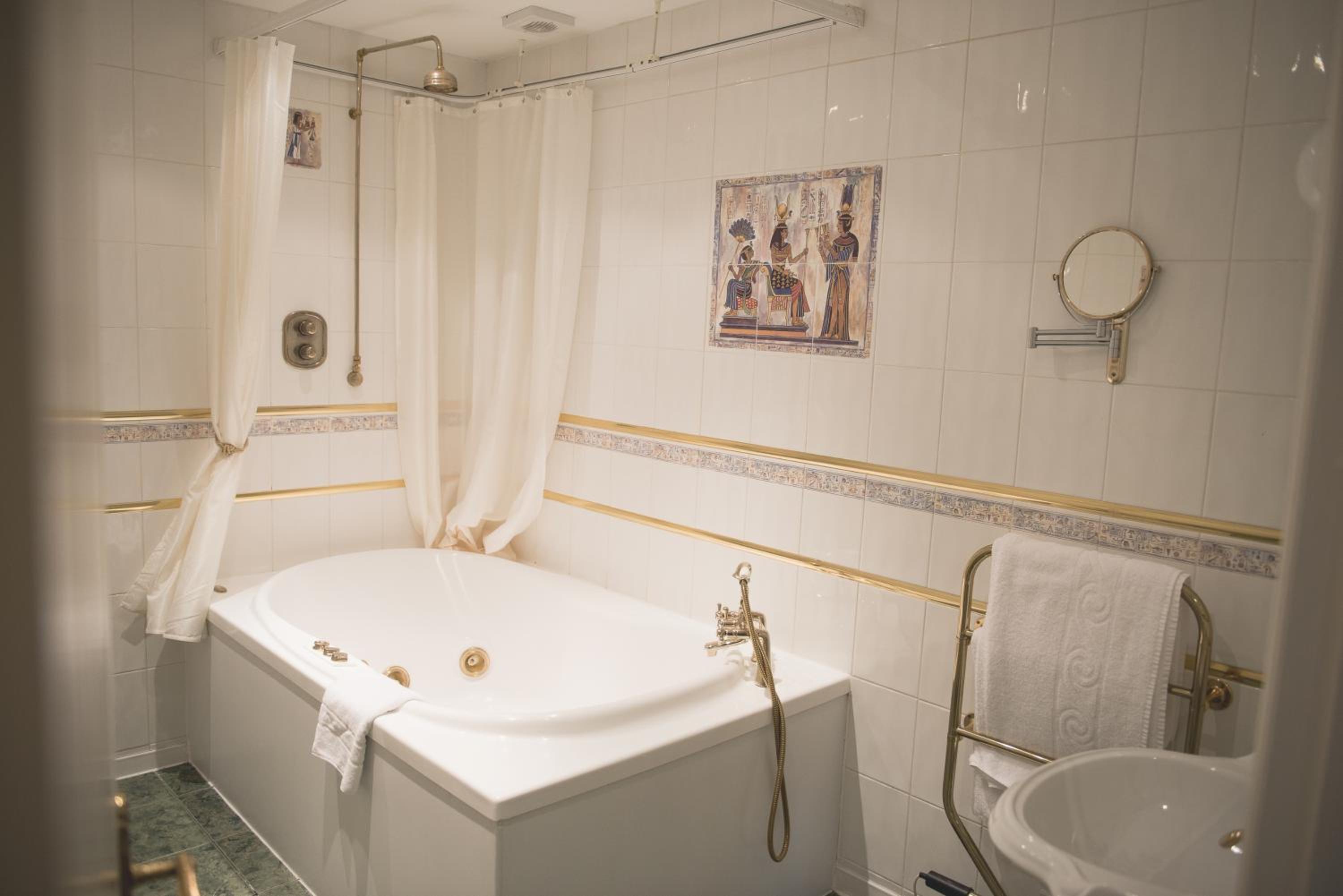 Knutsford Vacations - Mere Court Hotel - Property Image 5