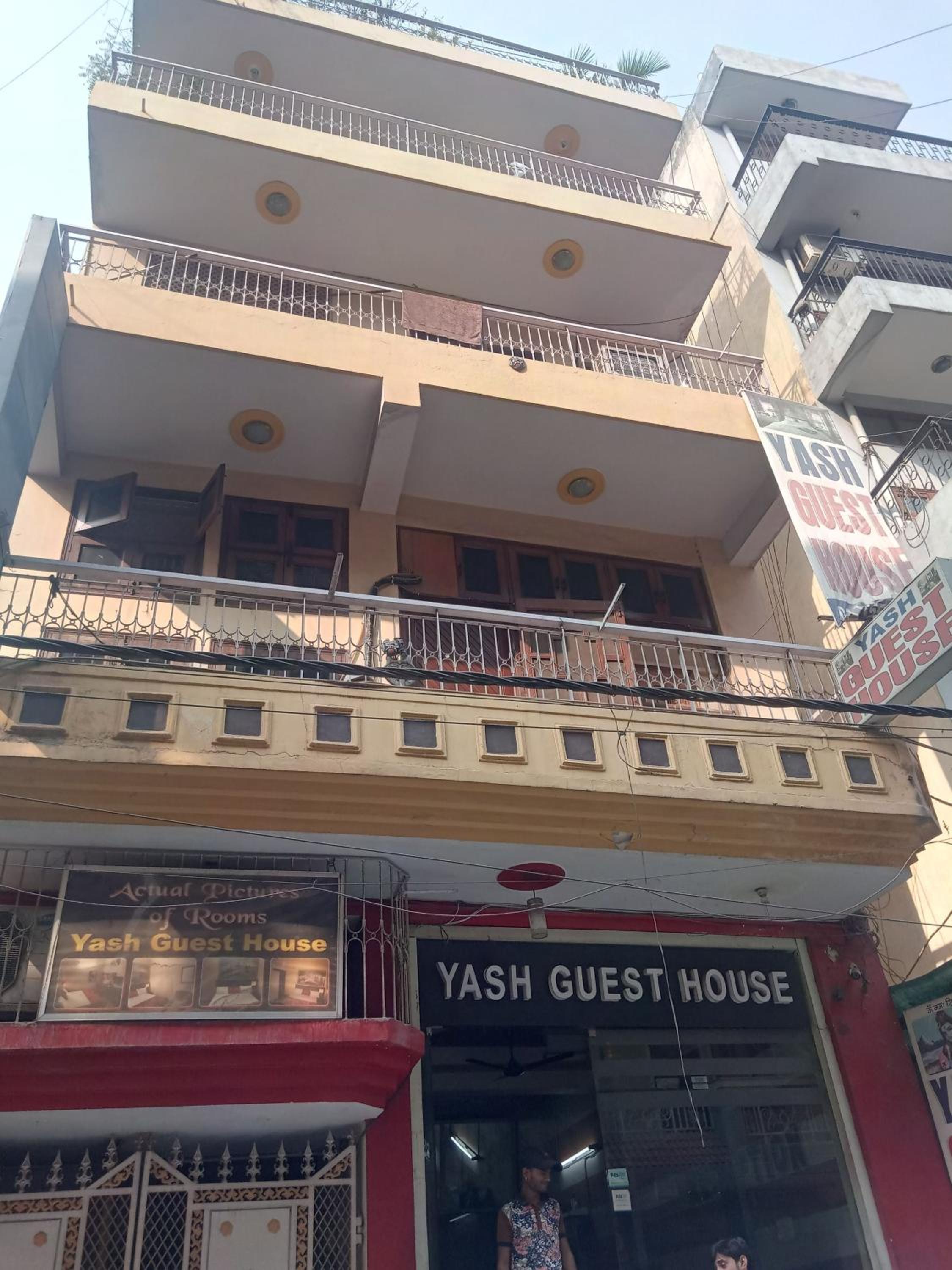 Yash Guest House 01 Minute Walk in Nizamuddin Railway Station view 3