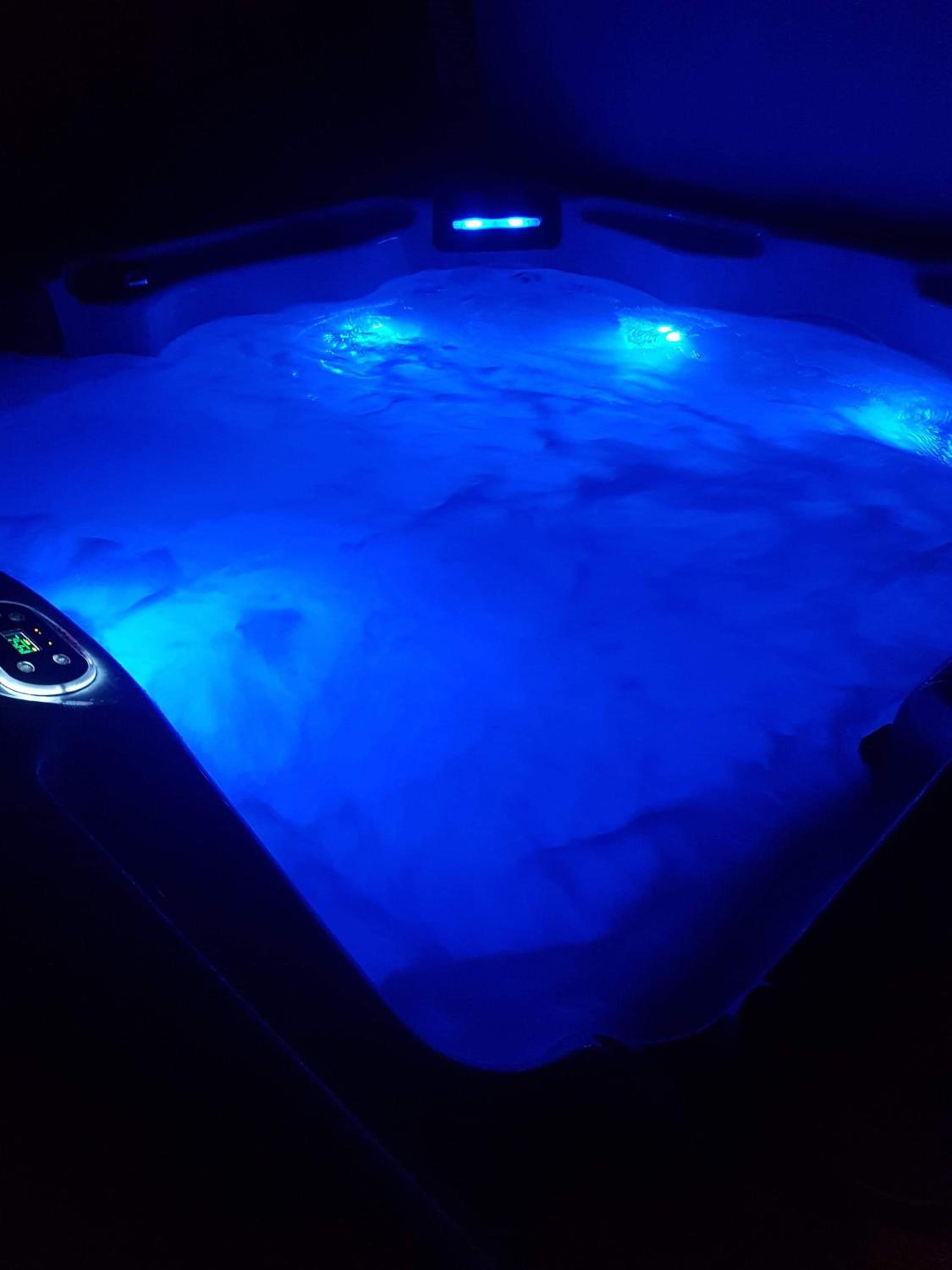 Vollie House with Hot Tub, Sauna & Log Burner view 4