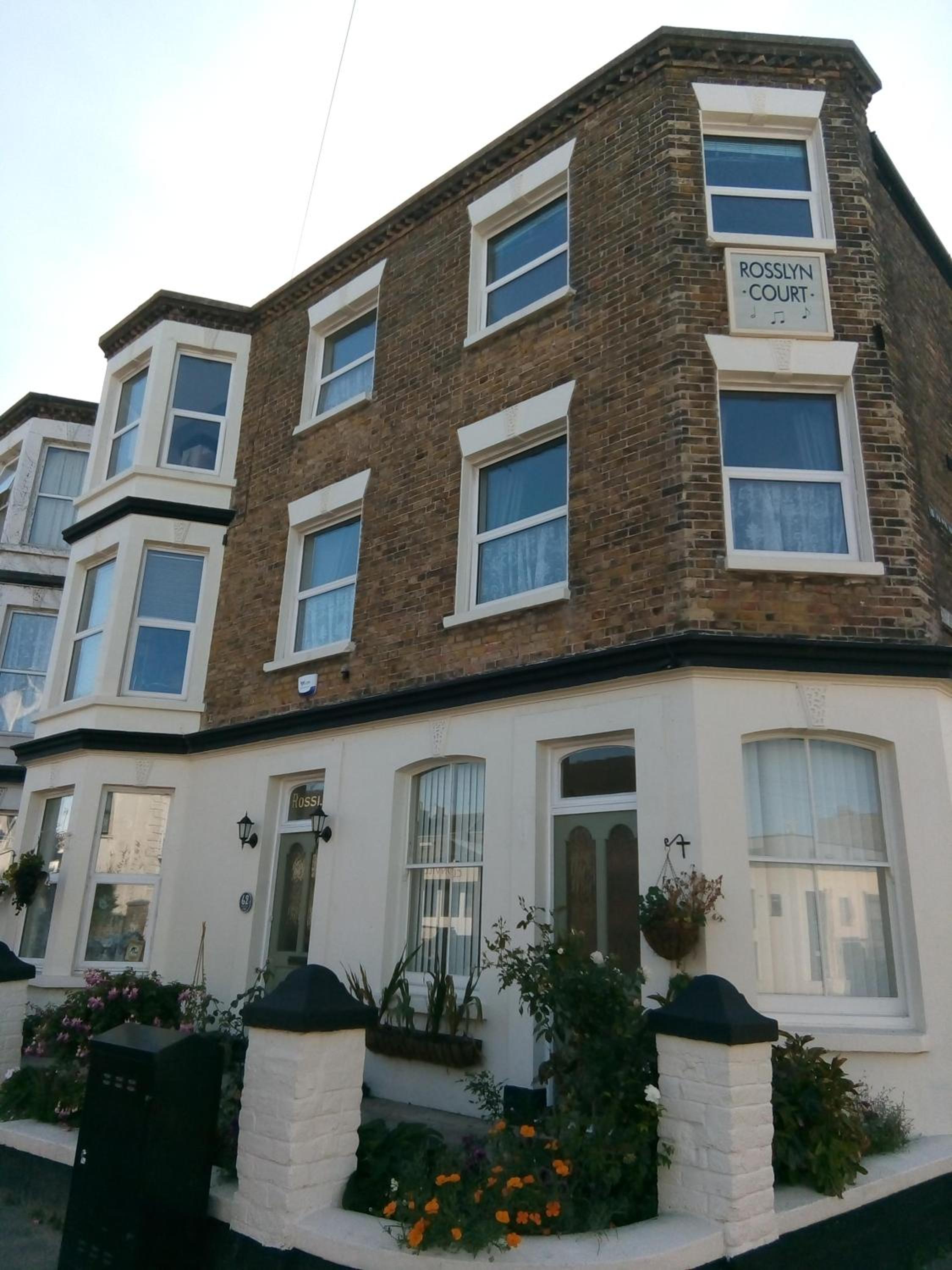 Rosslyn Court