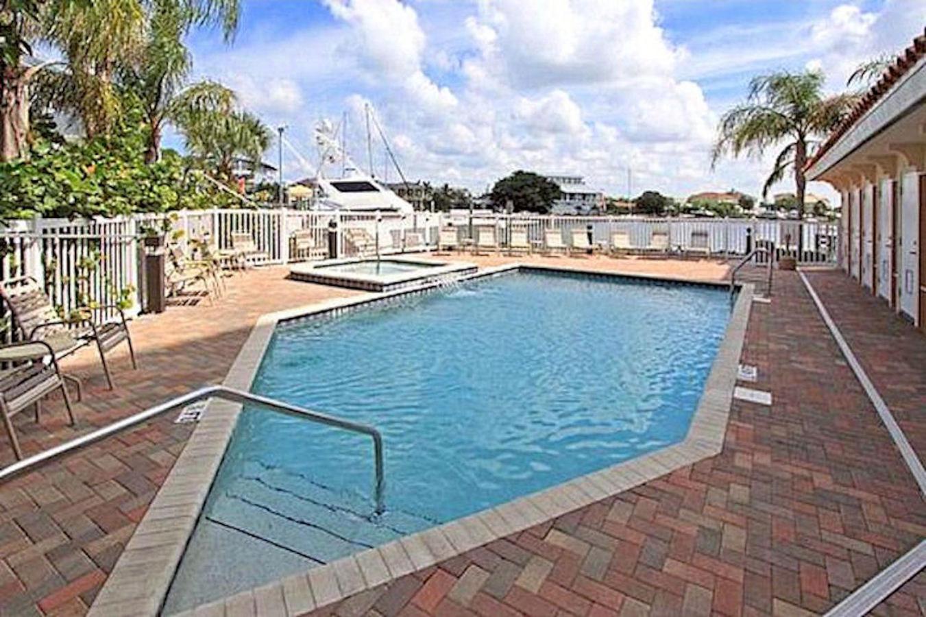 Luxury 5 Star Waterfront Condo 3 Bdr 2 Bath Pool Hot-Tub Panoramic Gulf and Intracoastal Waterway Views view 4