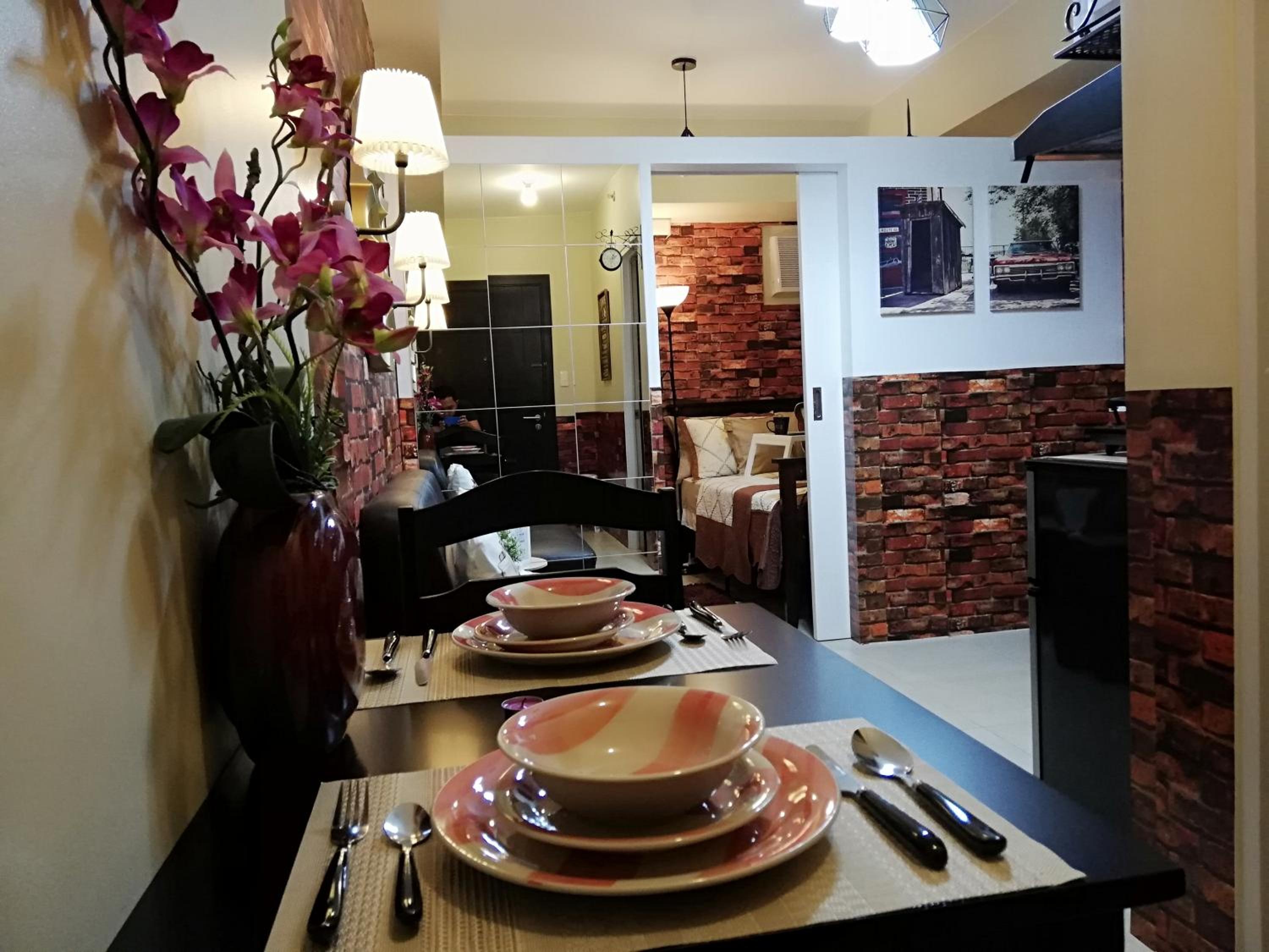 1-Bedroom Vintage Staycation Astrea Tower Avida, QC view 2
