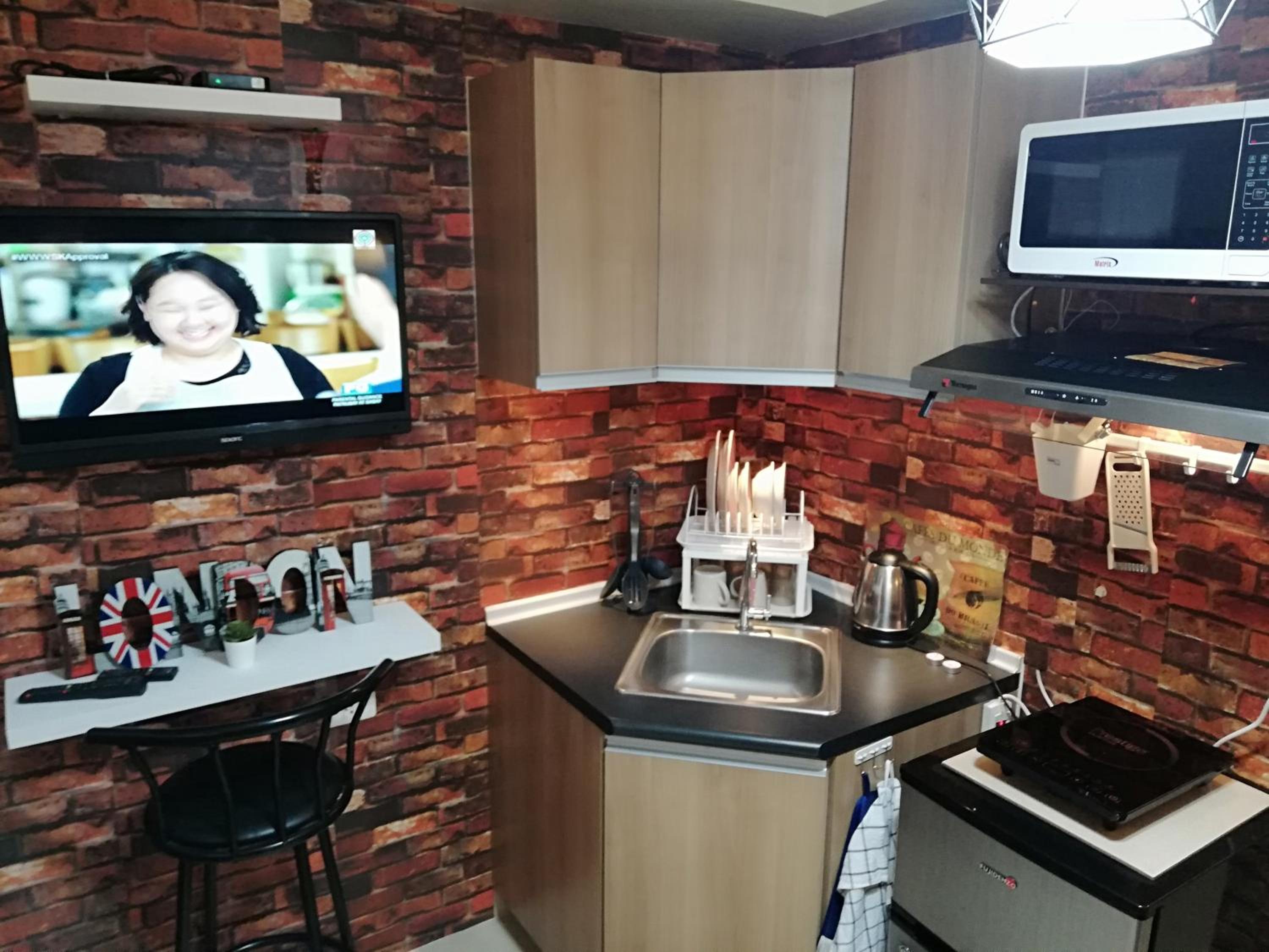 1-Bedroom Vintage Staycation Astrea Tower Avida, QC view 4