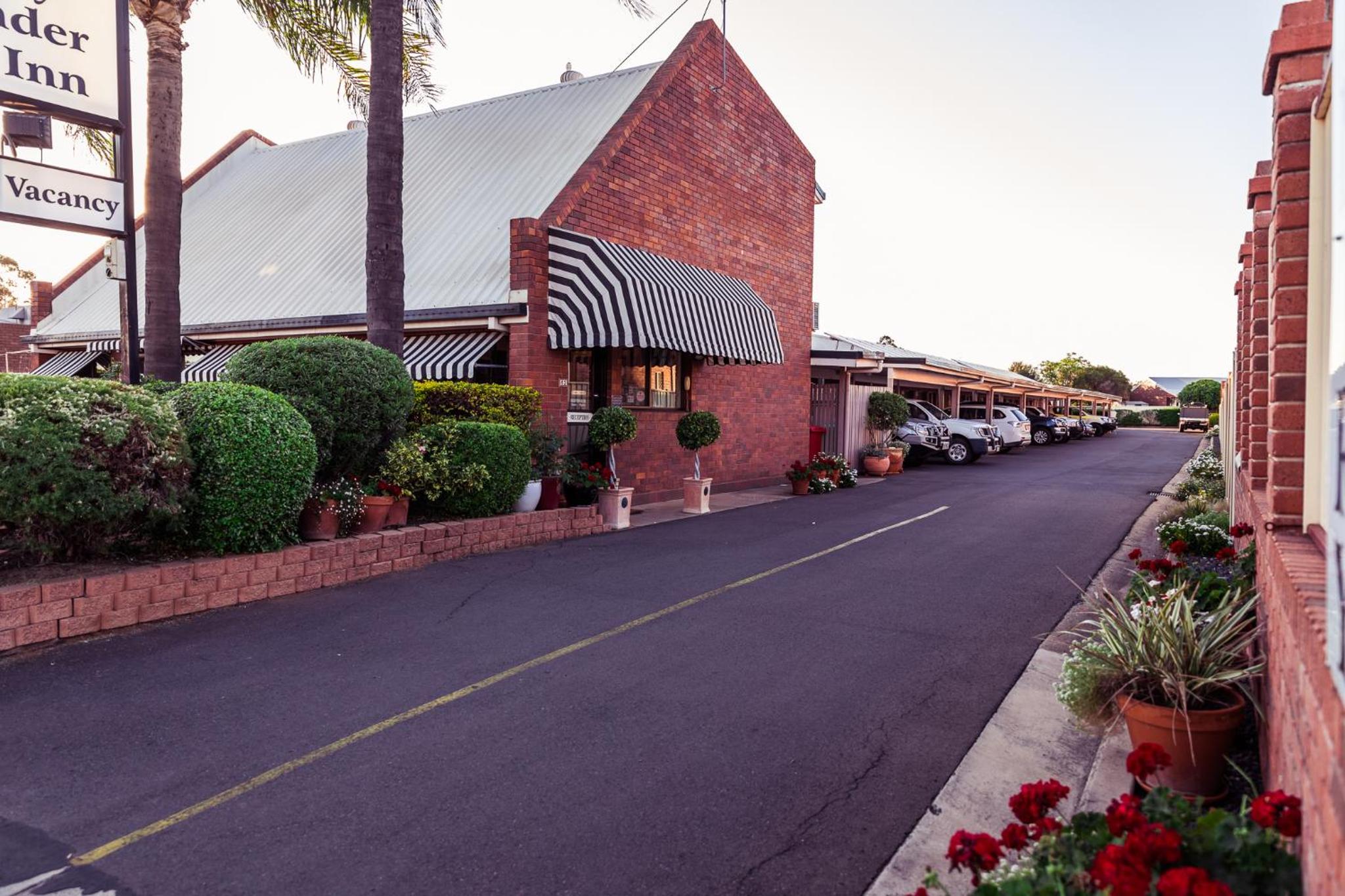 Country Pathfinder Motor Inn