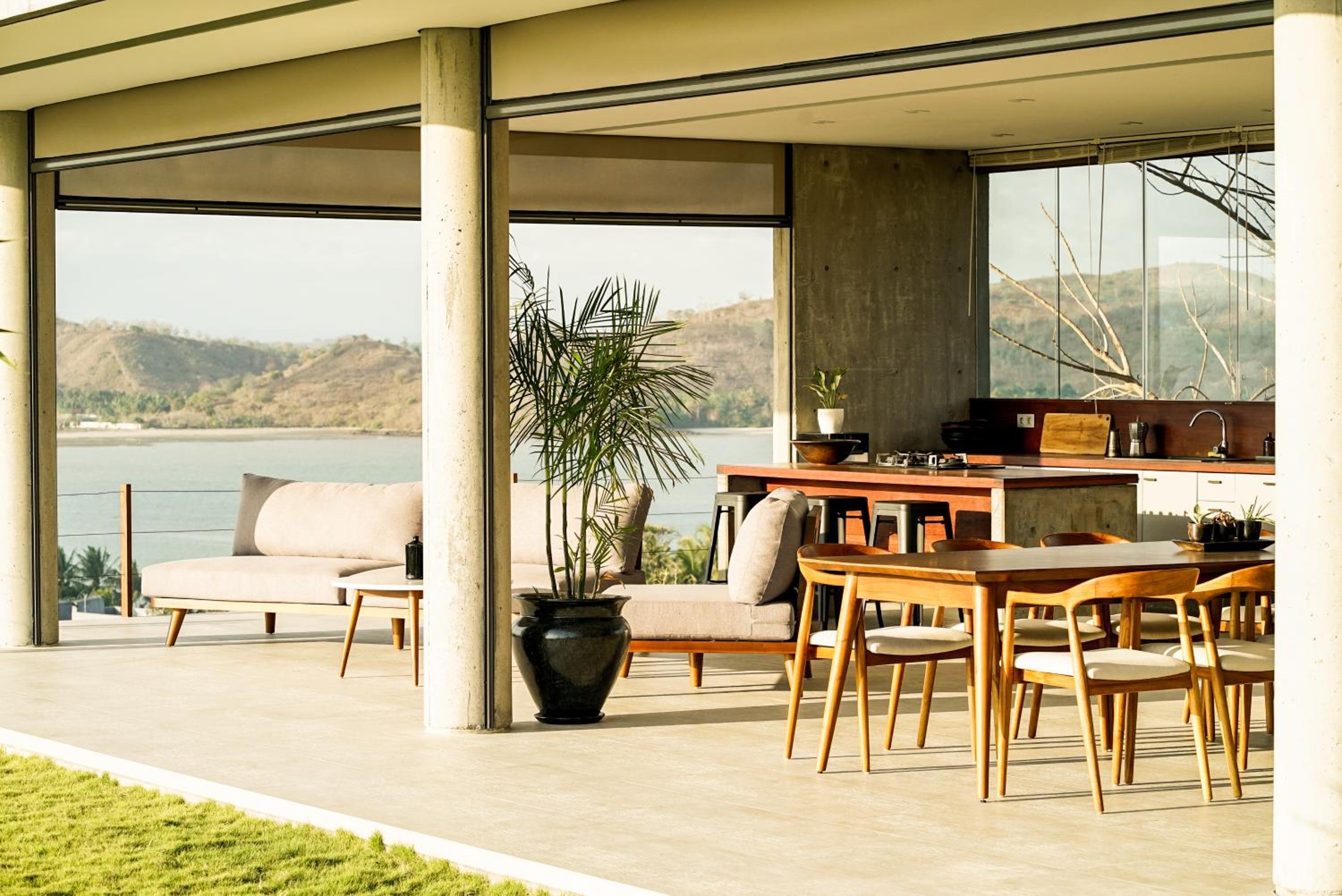Villa Strata view 3
