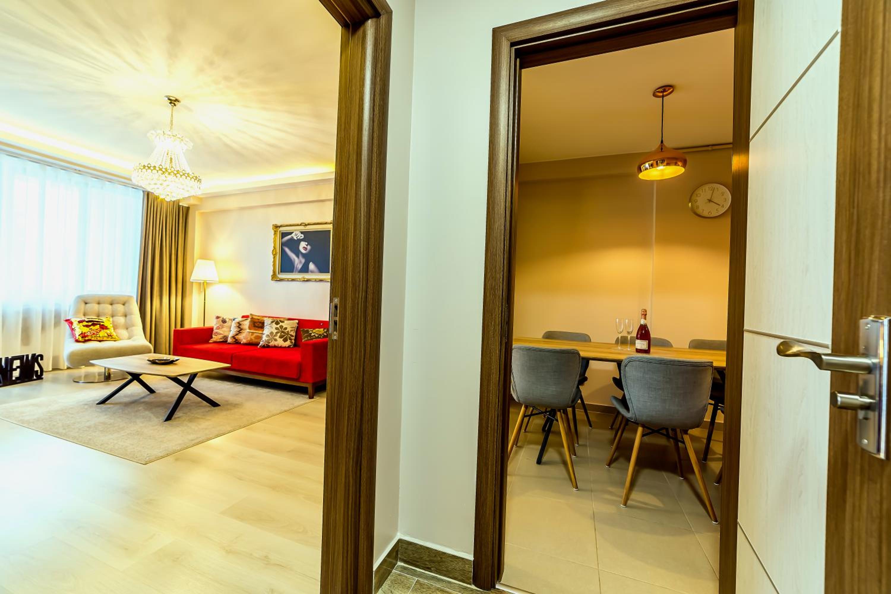 Apartment Chic by Landev view 3