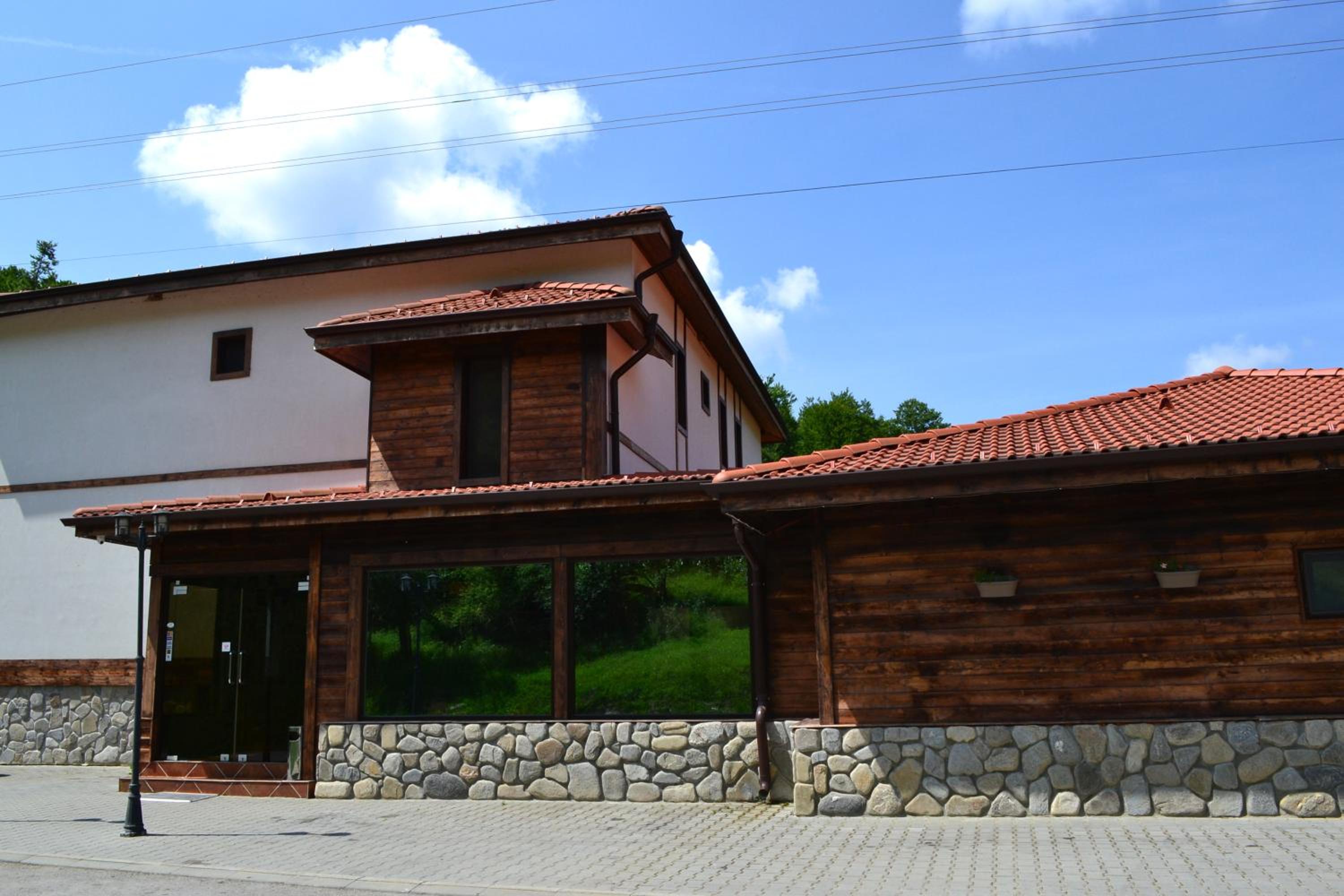 Valevtsi Mount Lodge - 365 days hot outdoor pool -