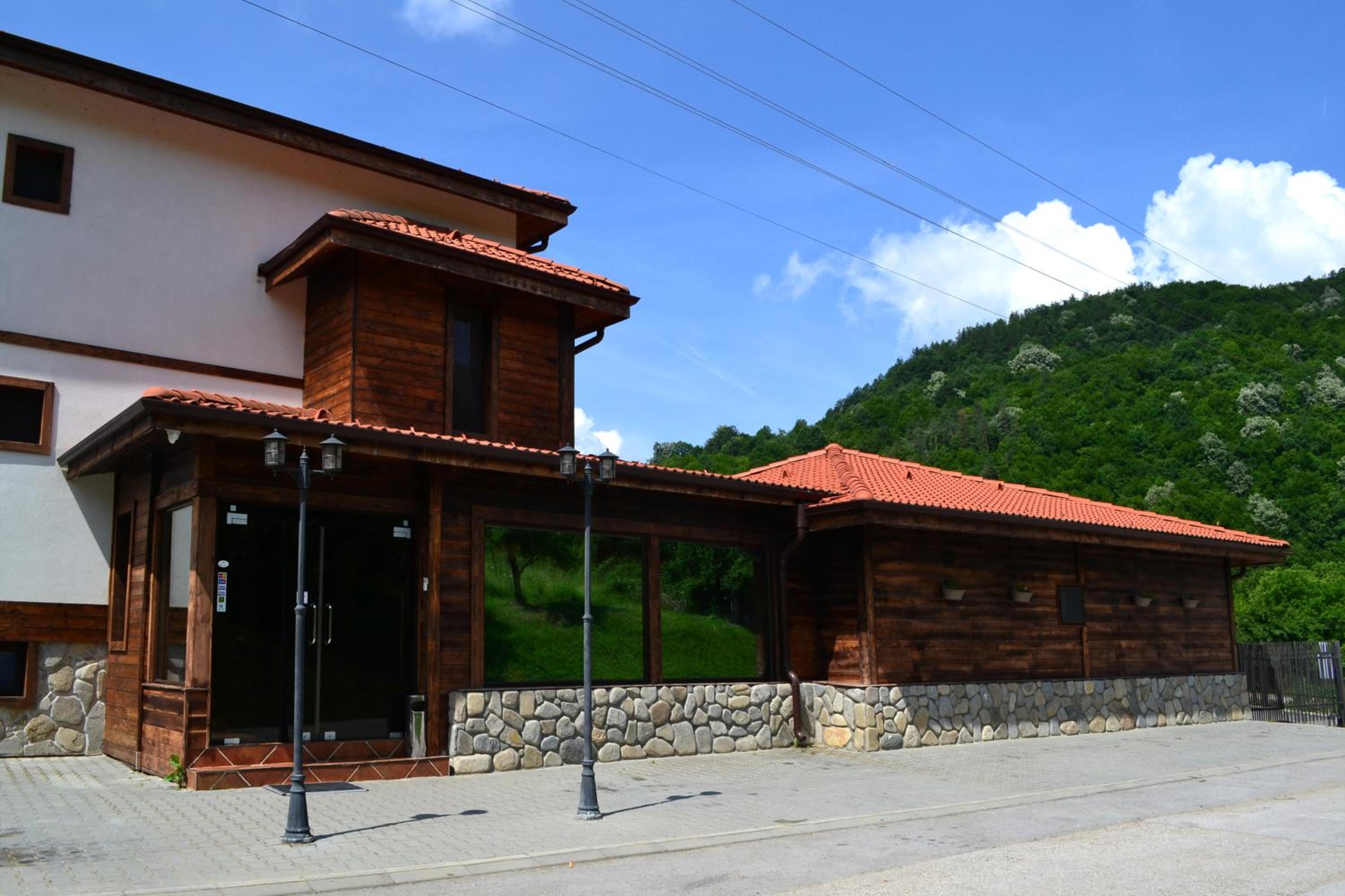 Valevtsi Mount Lodge - 365 days hot outdoor pool -