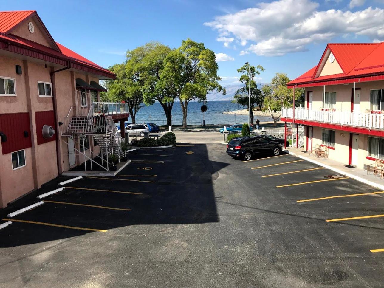 Hotel Slumber Lodge - Image 1