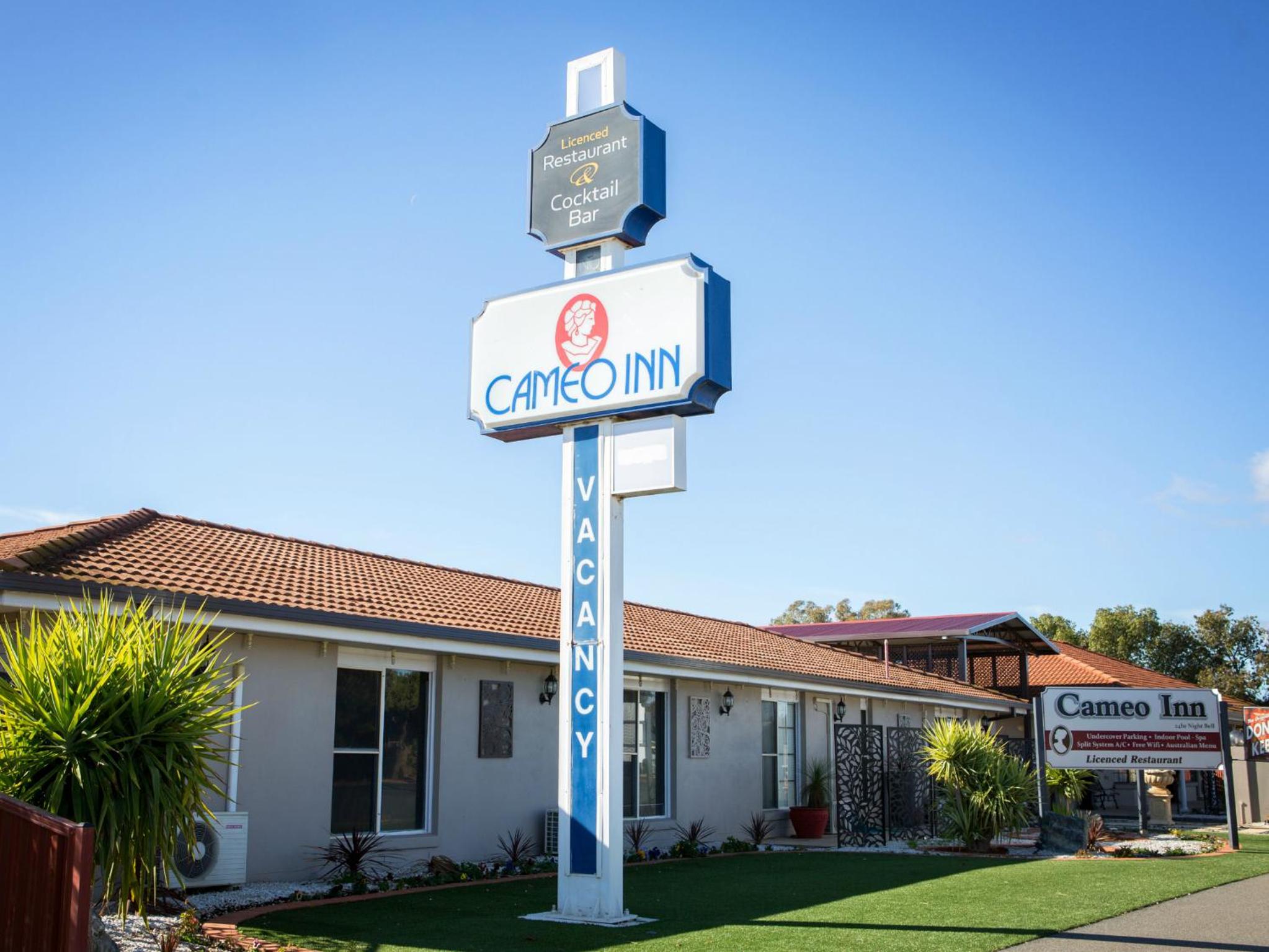Hotel Cameo Inn Motel - Image 1