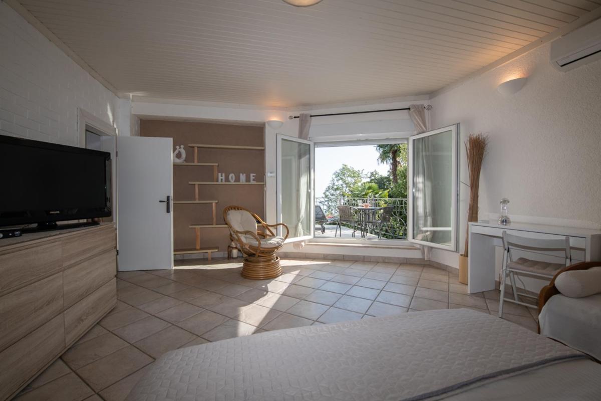 Villa Tomić Apartment Mia near the sea view 5