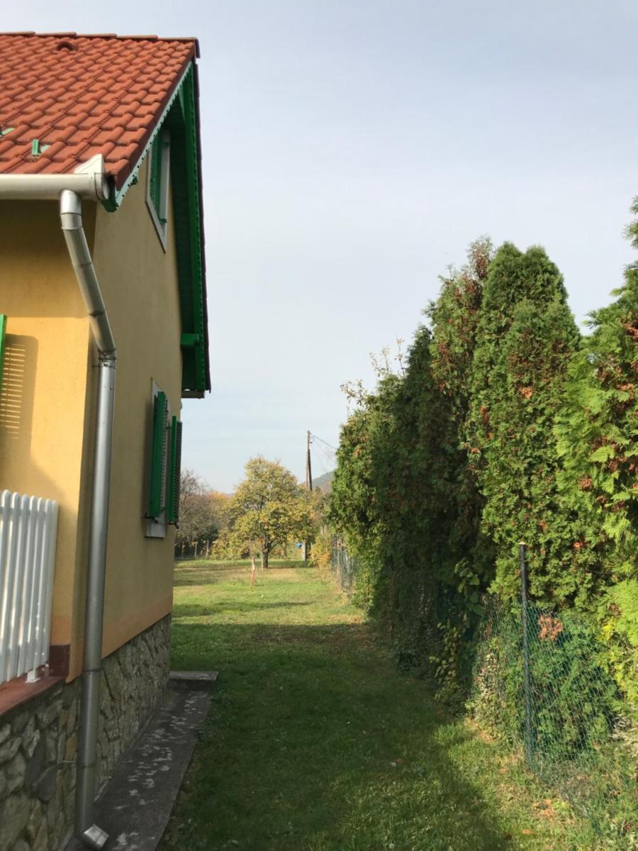 Arácsi házikó view 4