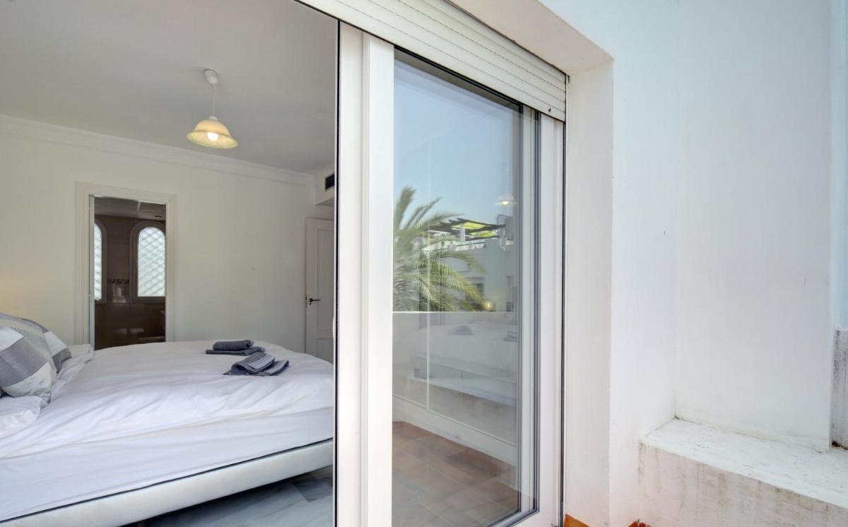 3 bed Modern House Marbella - Direct Pool Access photo 4