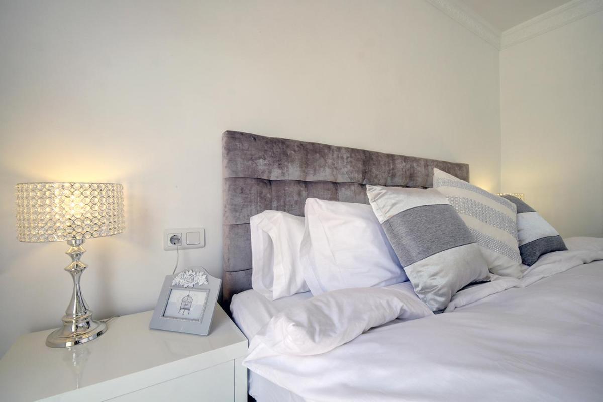 3 bed Modern House Marbella - Direct Pool Access photo 2