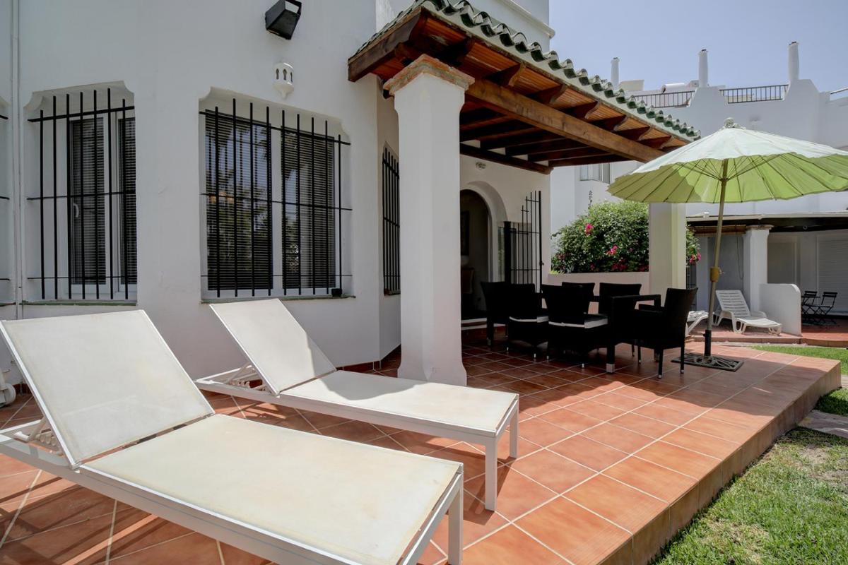 3 bed Modern House Marbella - Direct Pool Access photo 1