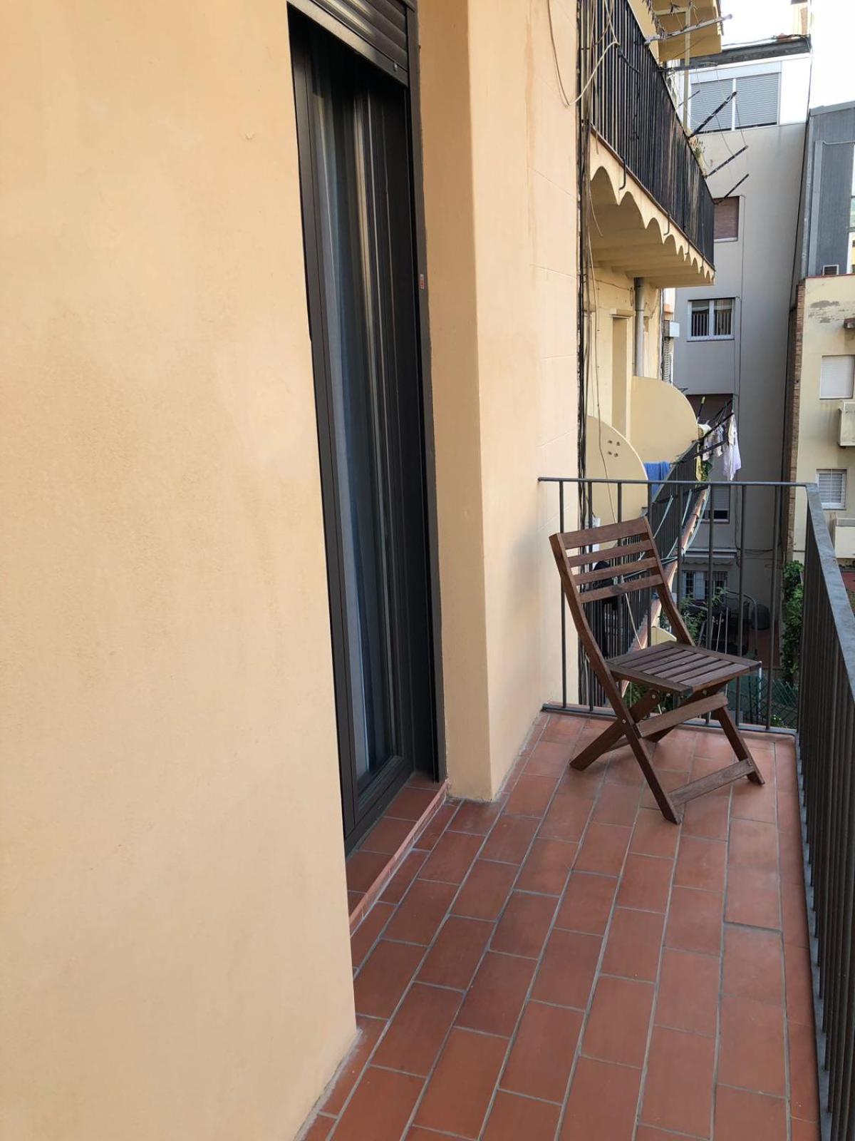 Akira Flats Urgell apartment