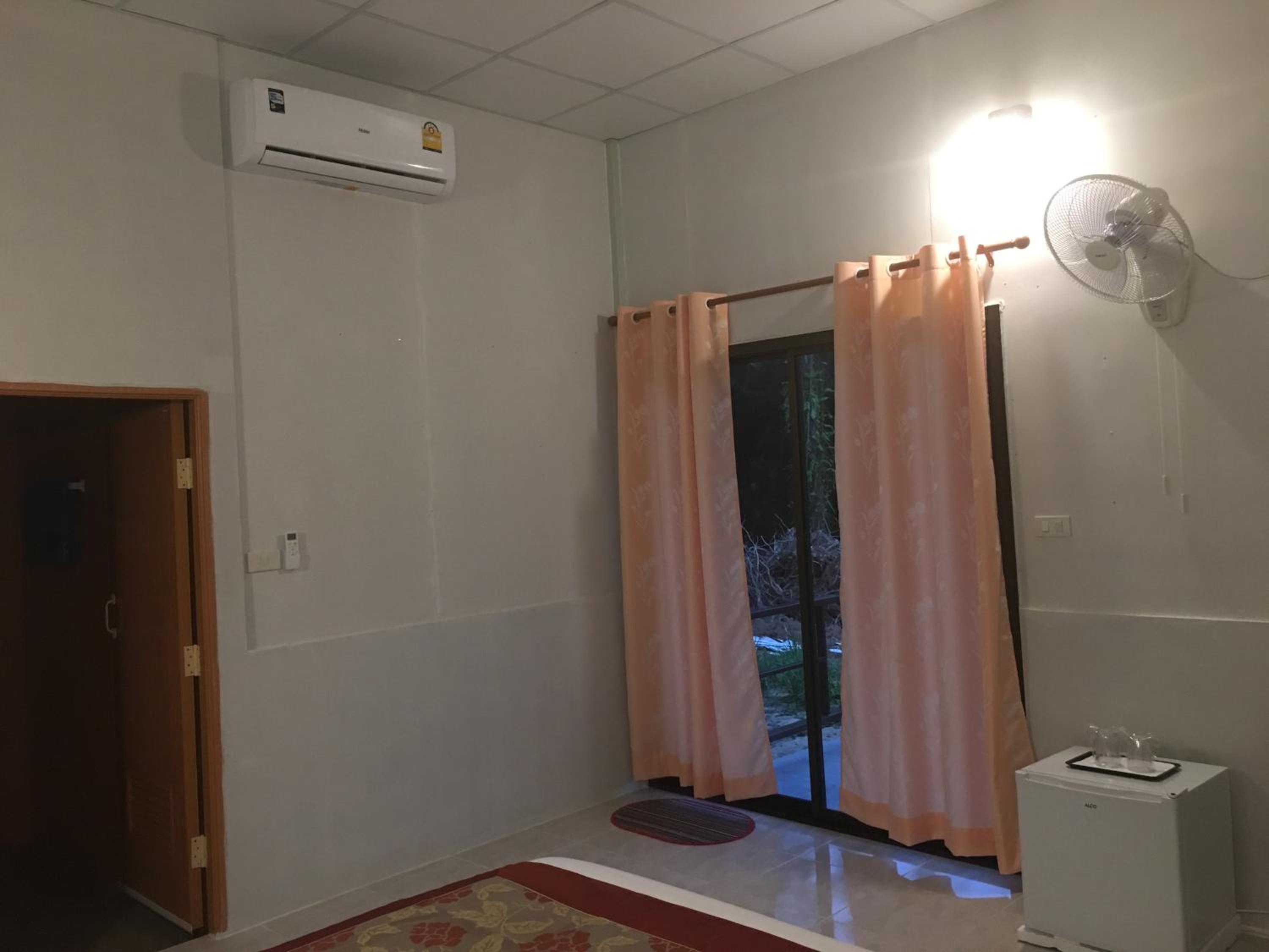 Khao Sok Evergreen House