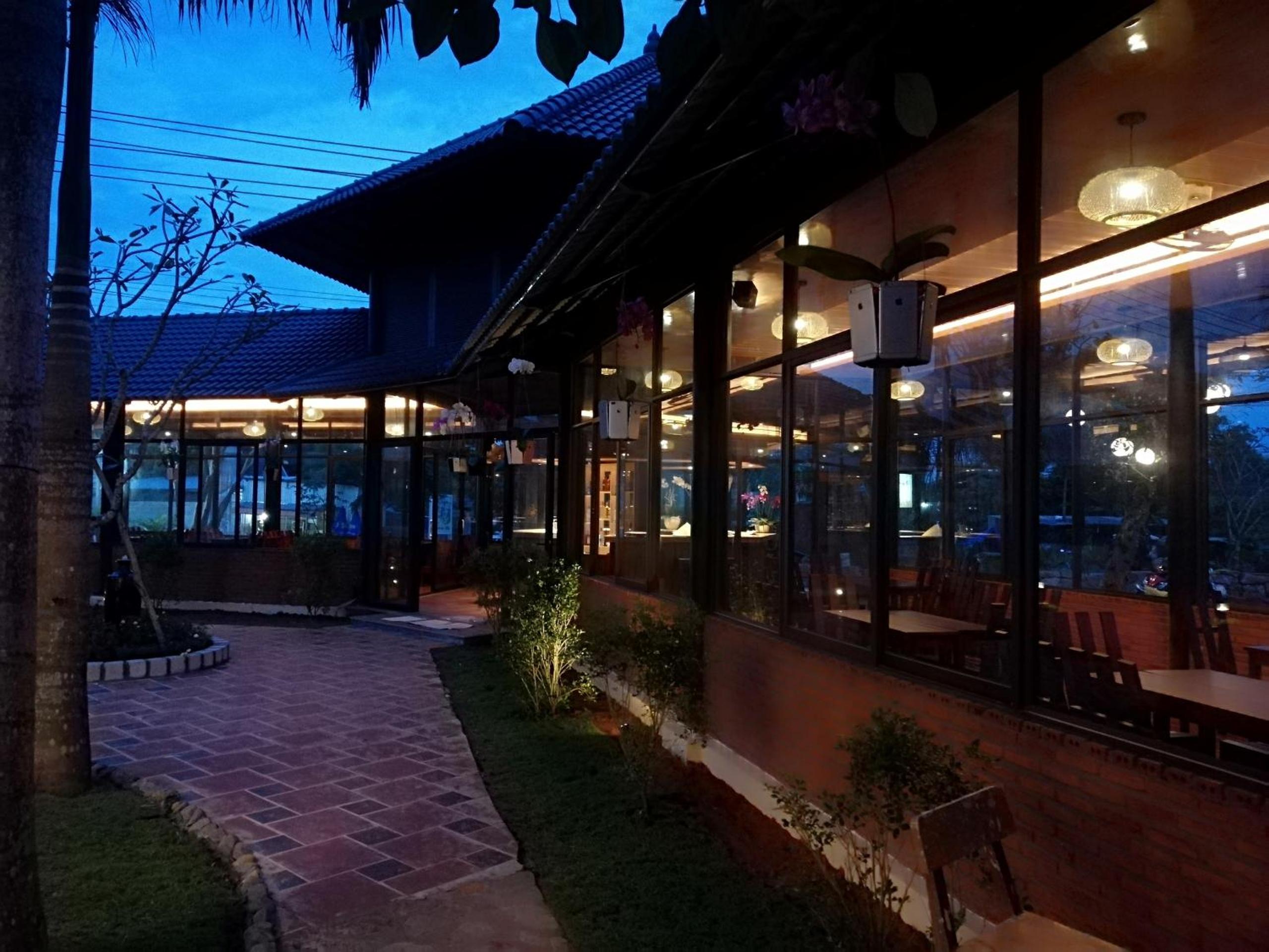 La Paloma Resort