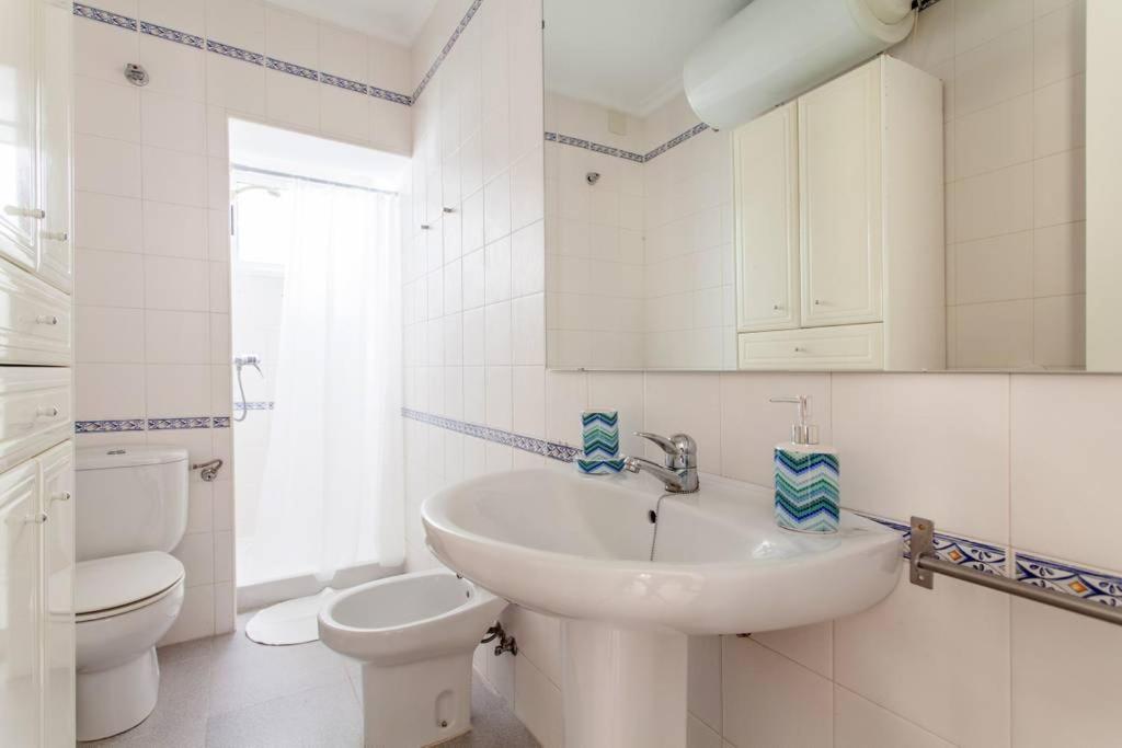 Hostly Rivero 2B Center-Fibre-communal terrace-Parking Optional-CLess photo 3