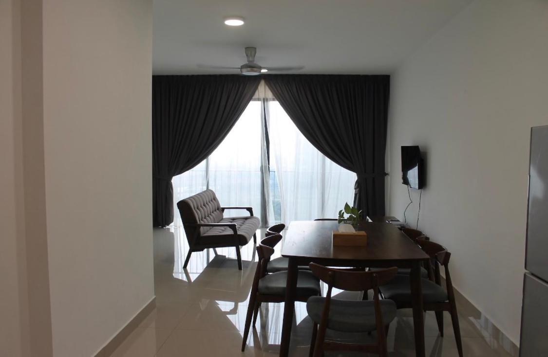 2-Bedroom Apartment@Trefoil Setia Alam photo 6