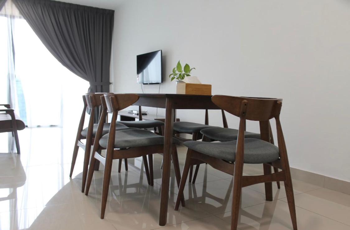 2-Bedroom Apartment@Trefoil Setia Alam photo 8
